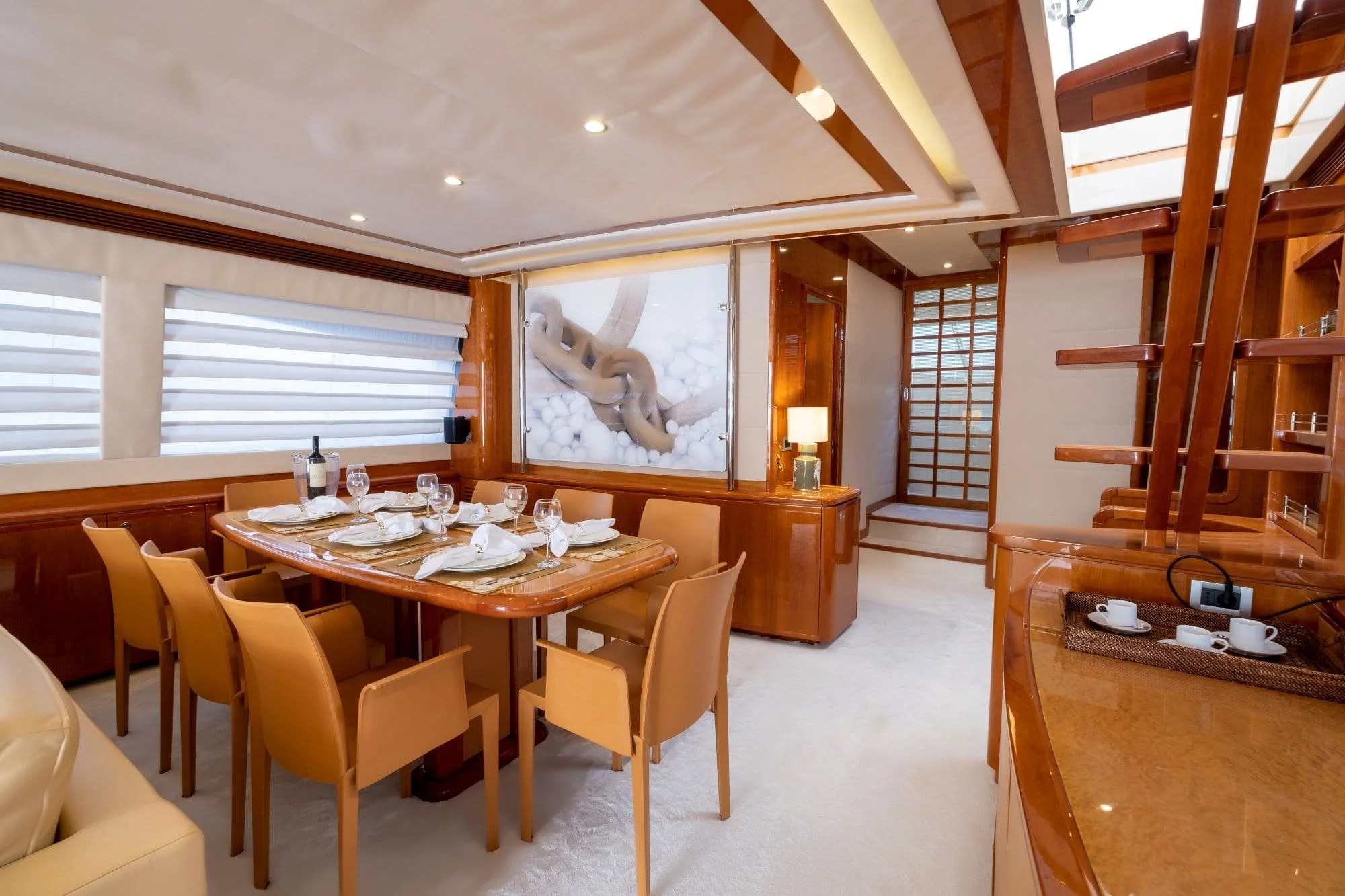 Astarte-Ferretti-motor-yacht-salon-valef-yachts (32)-min.jpg