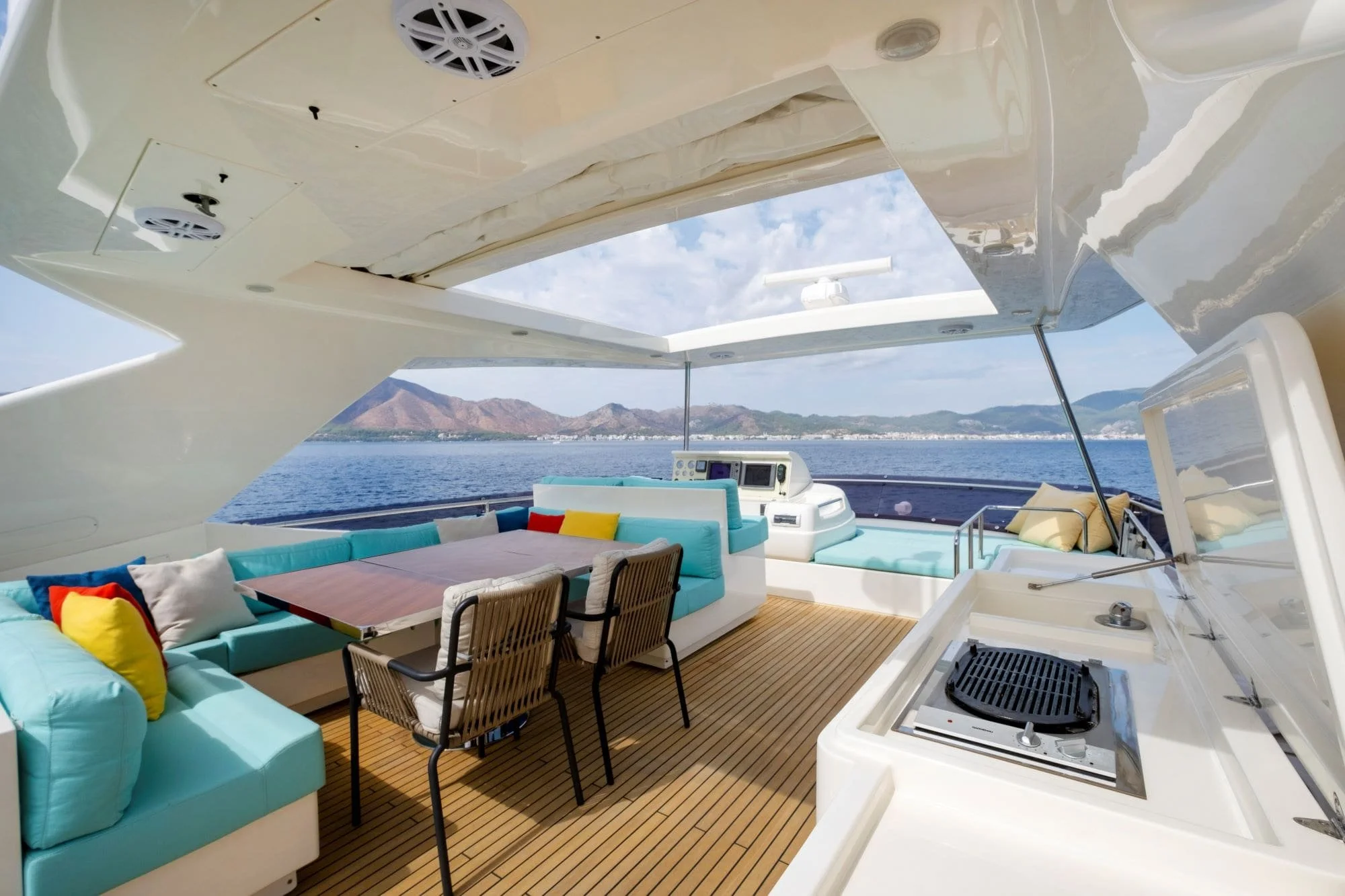 Astarte-Ferretti-motor-yacht-sundeck-valef-yachts (24)-min.jpg