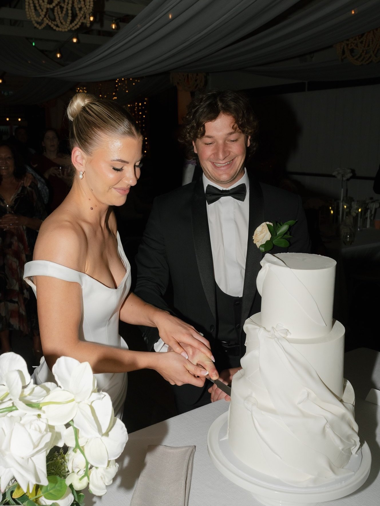 A moment for Sam &amp; James&rsquo;s cake by @sieveandstone 

-

#perthweddingphotographer #australianweddingphotographer