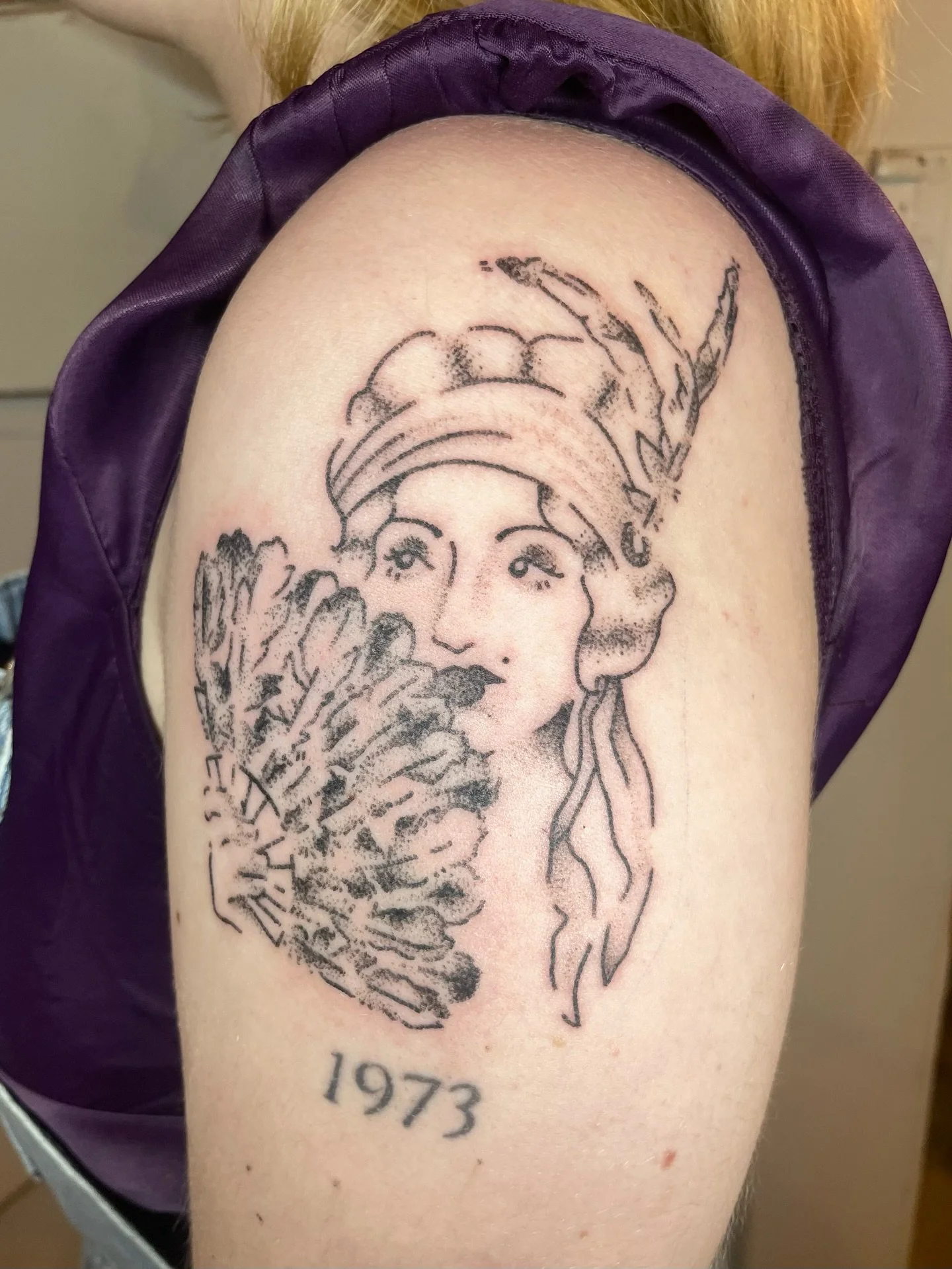 A pretty lady and her feathery accessories! 🪶

Hand poked in London @aurum_ldn_studio_ 💖

#stickandpoke #handpoke #londontattoo