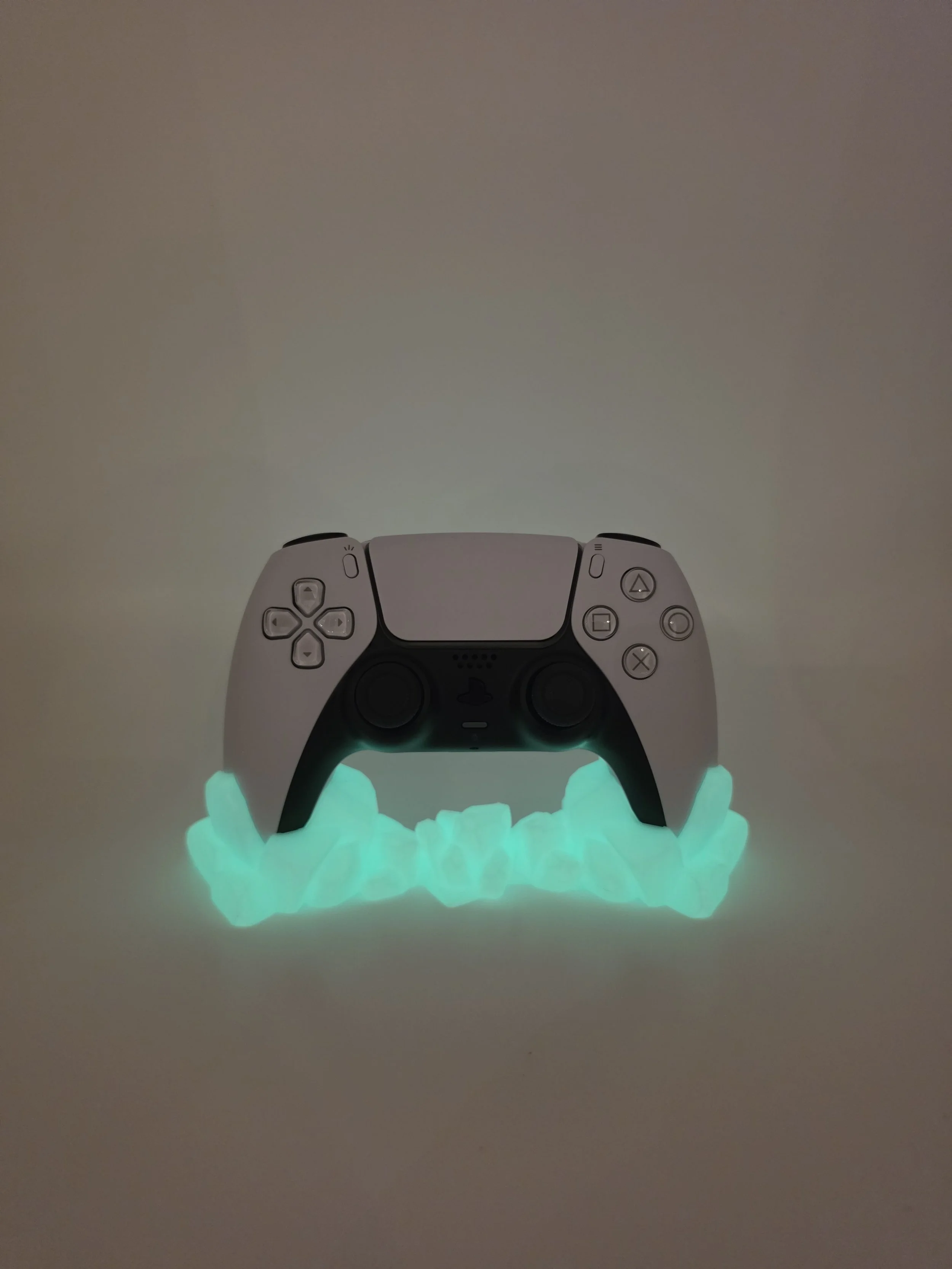 PS5 Controller Stand Cryptonite - Glow in the Dark