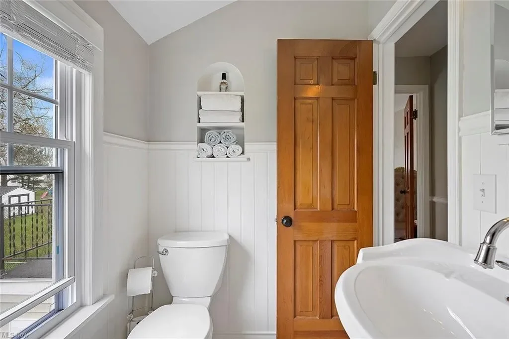 Edgefield full bath after 2.webp