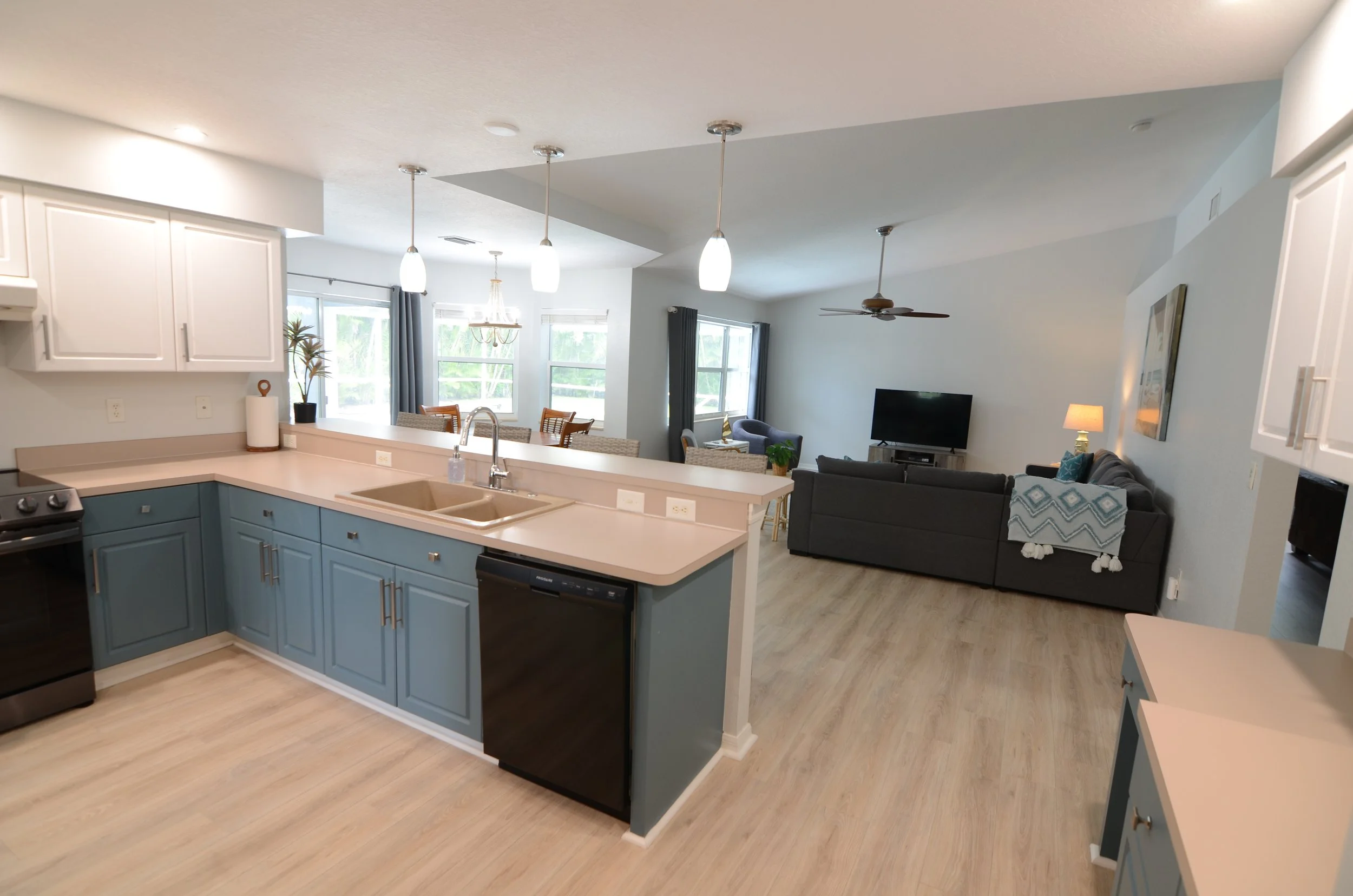 DSC_6572_open concept kitchen.JPG