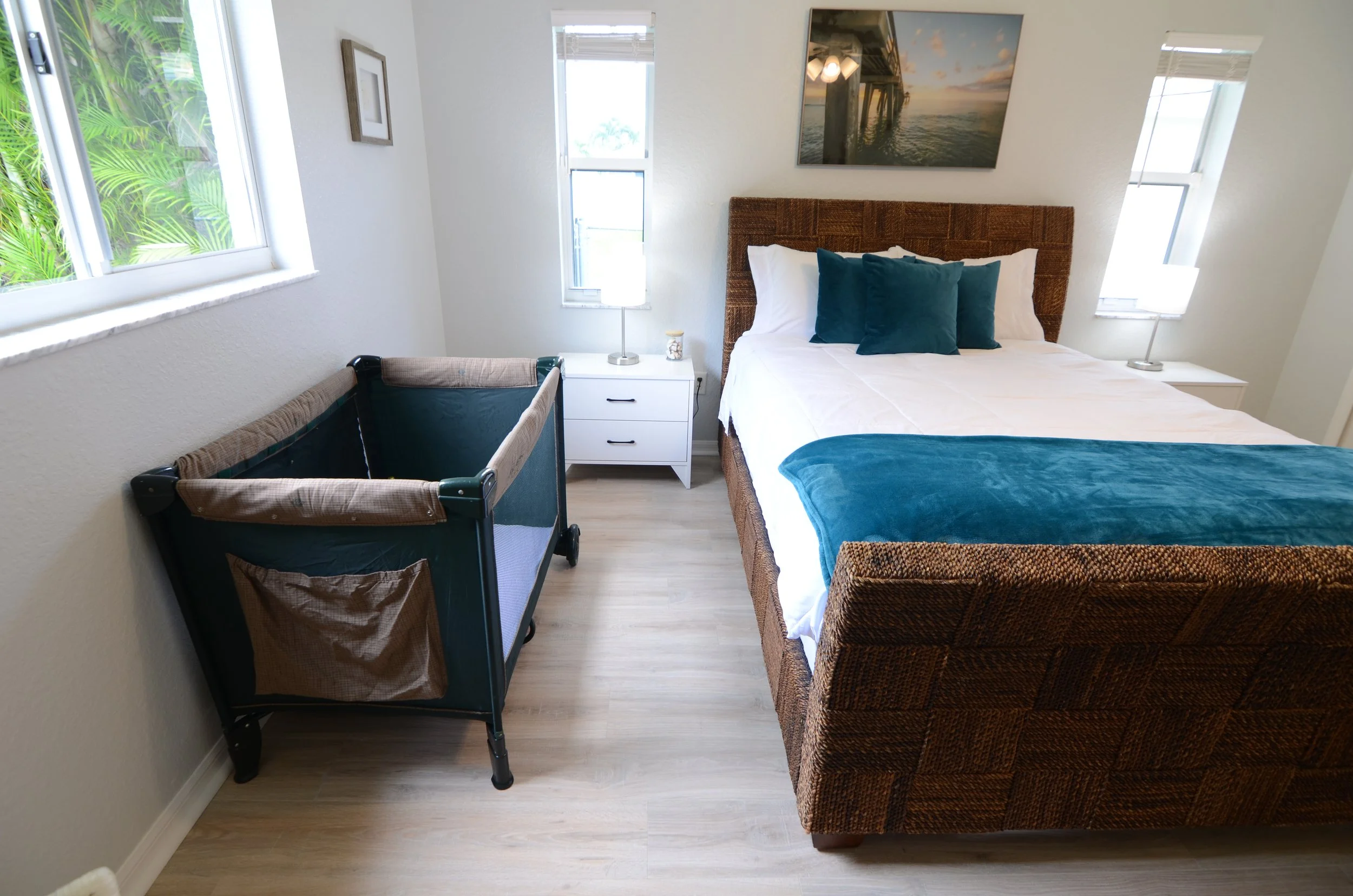 DSC_6609_guest with crib.JPG