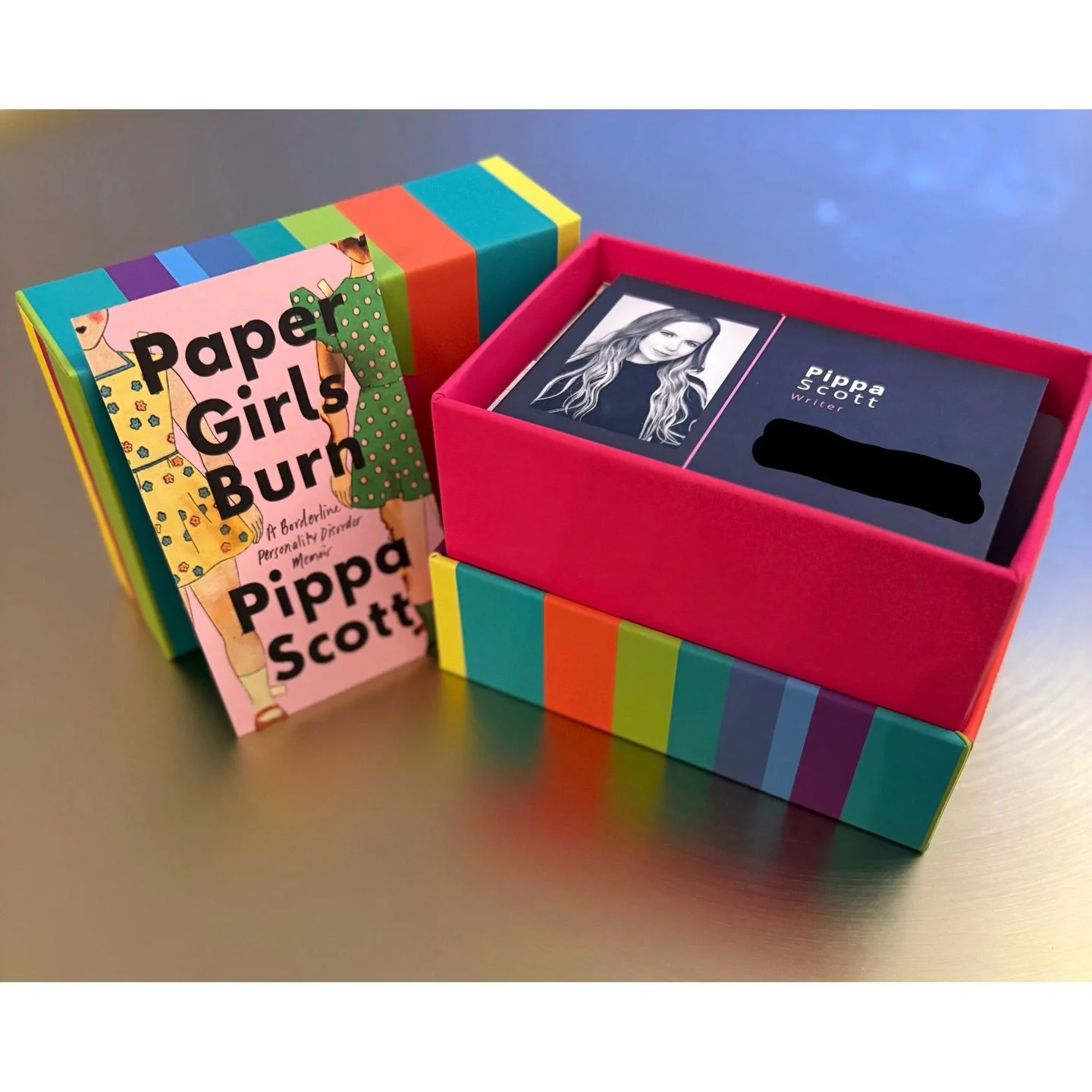 I got far too excited when I saw the packaging for my business cards. I ADORE pretty colours 😍 and I&rsquo;m still in awe of the cover @design.by.committee created for Paper Girls Burn 🔥 👏❤️