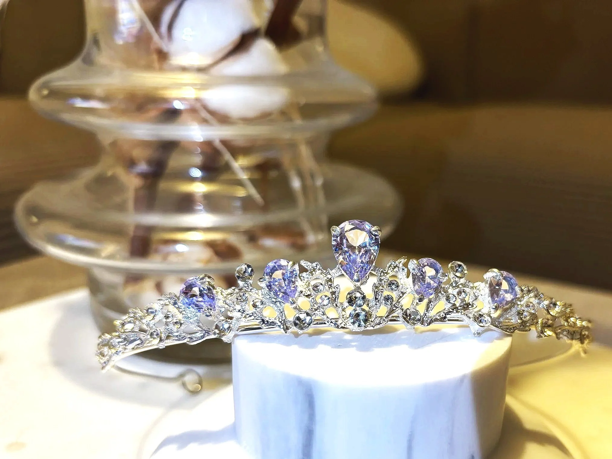 Diadem m. Lyseblå sten