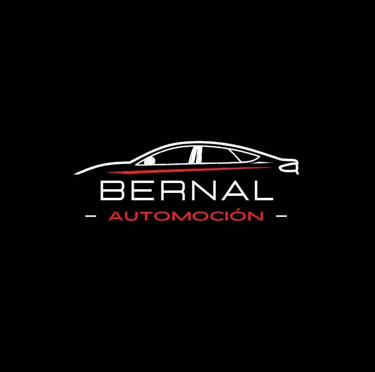 Logotipo de una compañía de automóviles llamada Bernal Automoción, con un dibujo estilizado de un coche en líneas blancas y detalles en rojo sobre fondo negro.