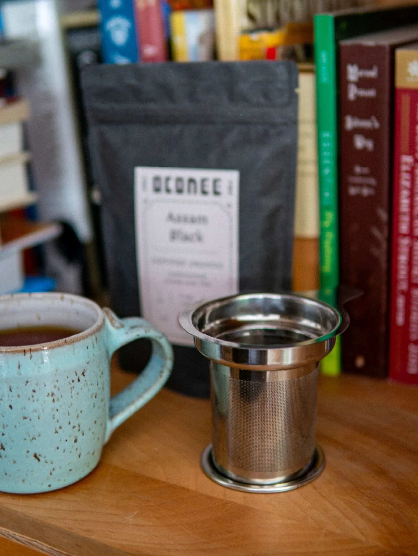 An in-cup infuser is all you need to enjoy the beautiful world of loose leaf tea. For a limited time, add one to your cart for free. ✨ Local, handmade mug from @thebascom 🎨