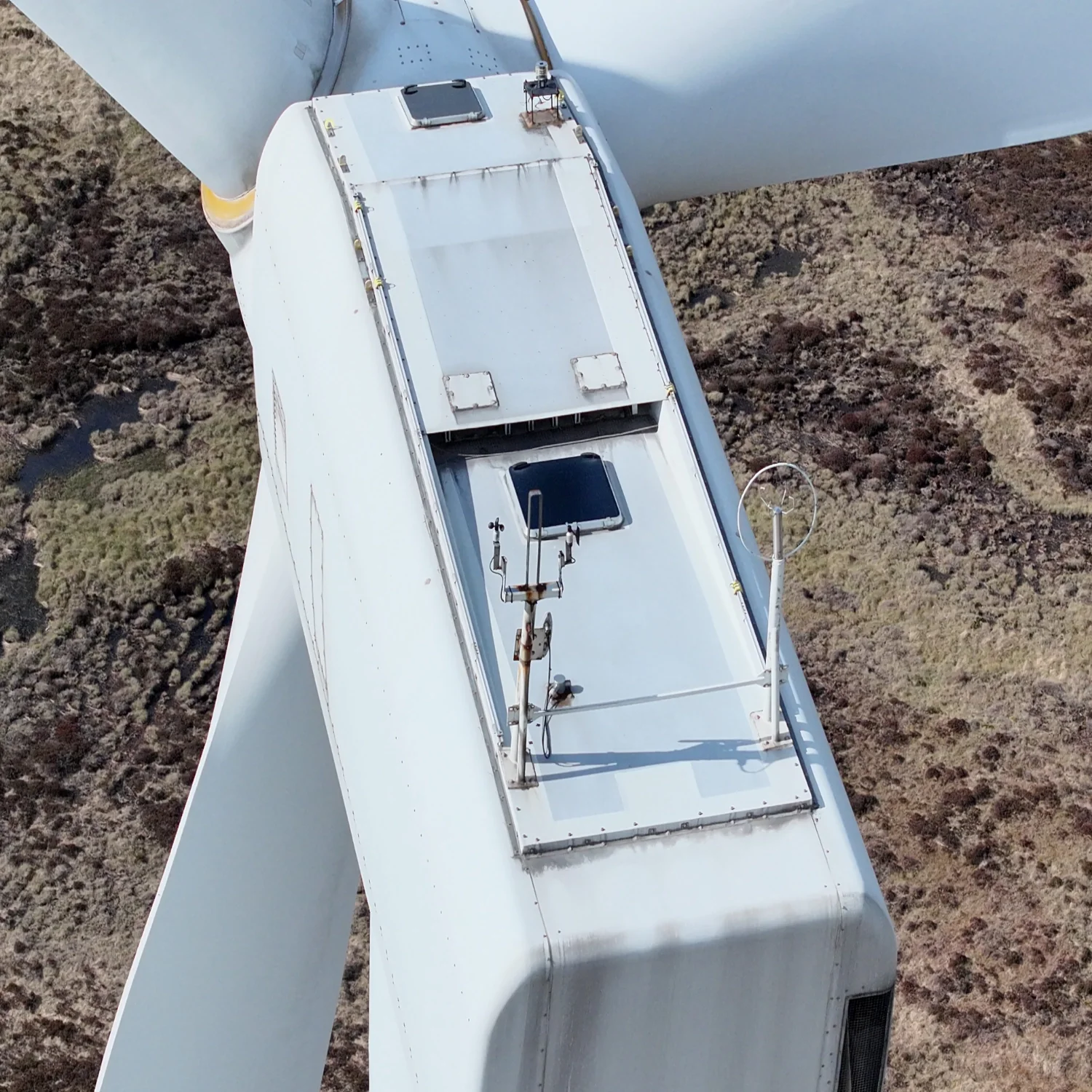 top-view-nacelle-hatch-aerial-survey.webp