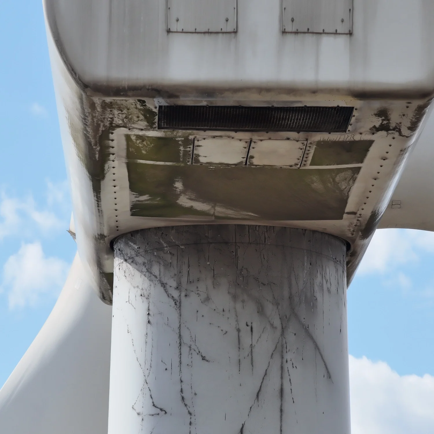 wind-turbine-blade-root-structural-inspection.webp