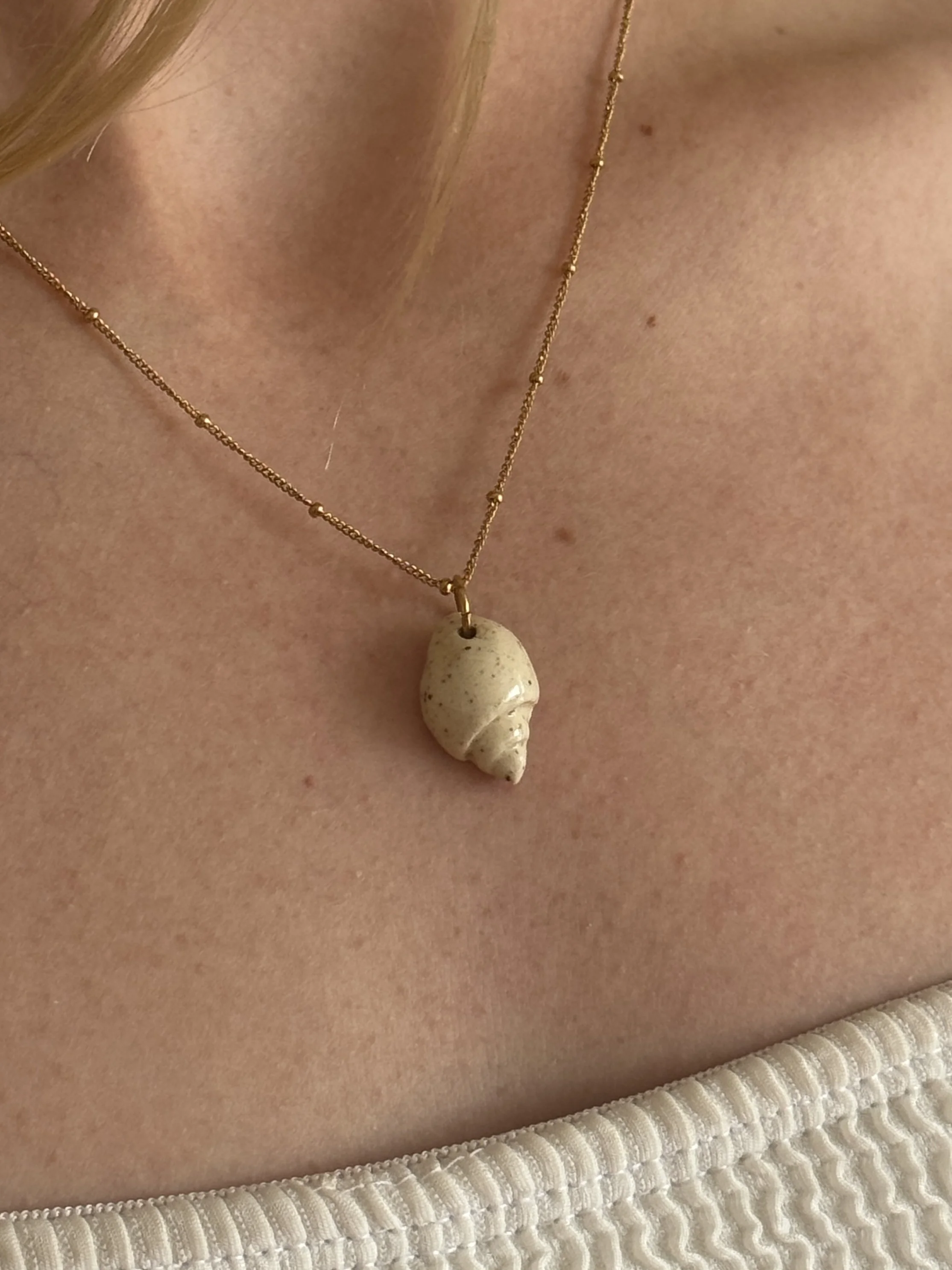 Turban Ceramic Shell Necklace
