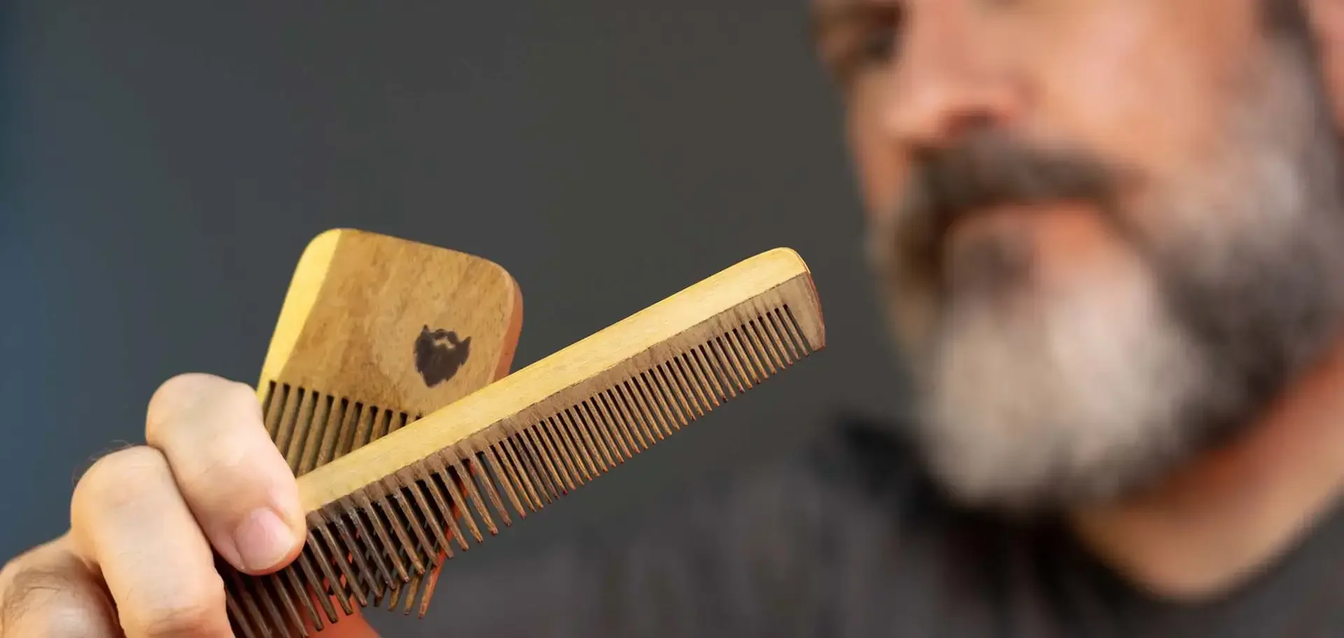 Como Escolher o Pente Certo Para Barba Crespa