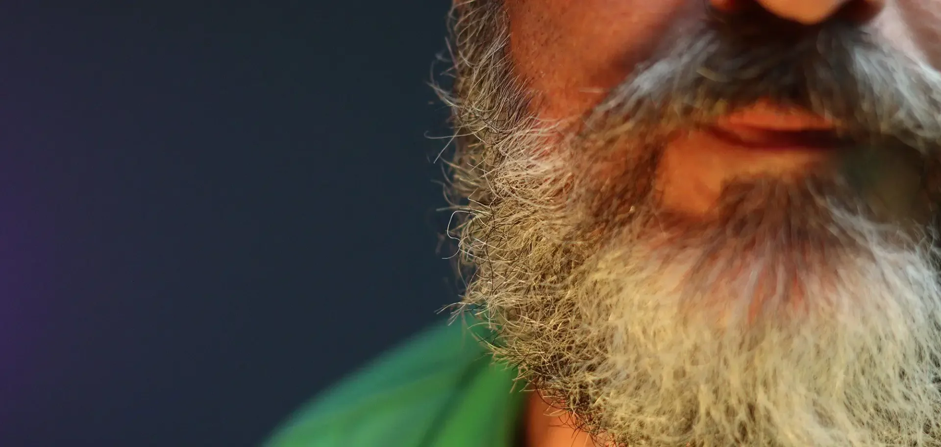 Como Controlar o Frizz na Barba