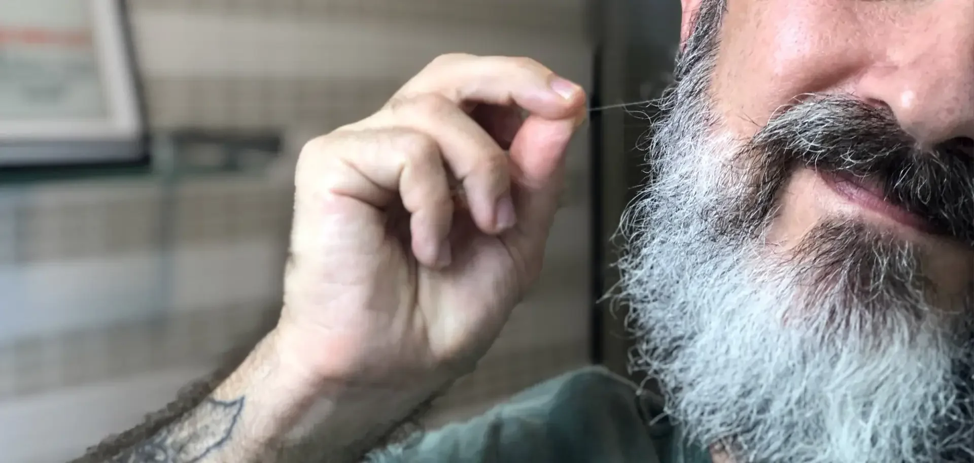 Barba Rebelde com Fio Espetado pra Fora | O que fazer?