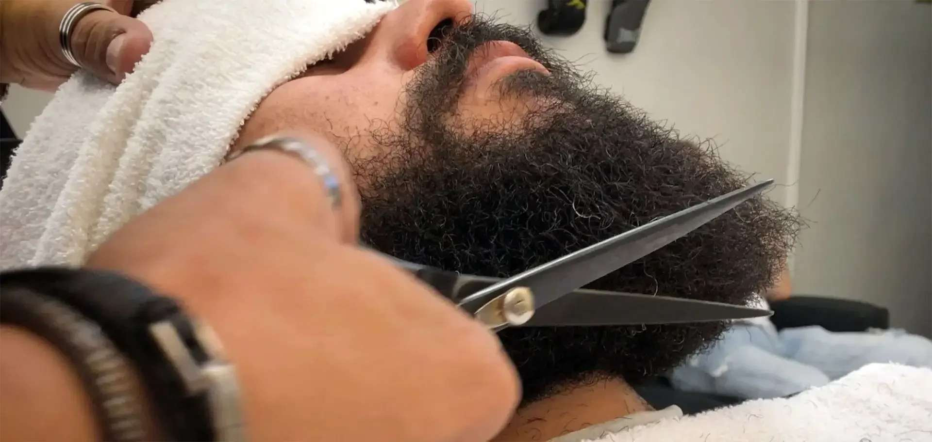 Como Aparar uma Barba Grande Sem Diminuir o Tamanho Dela