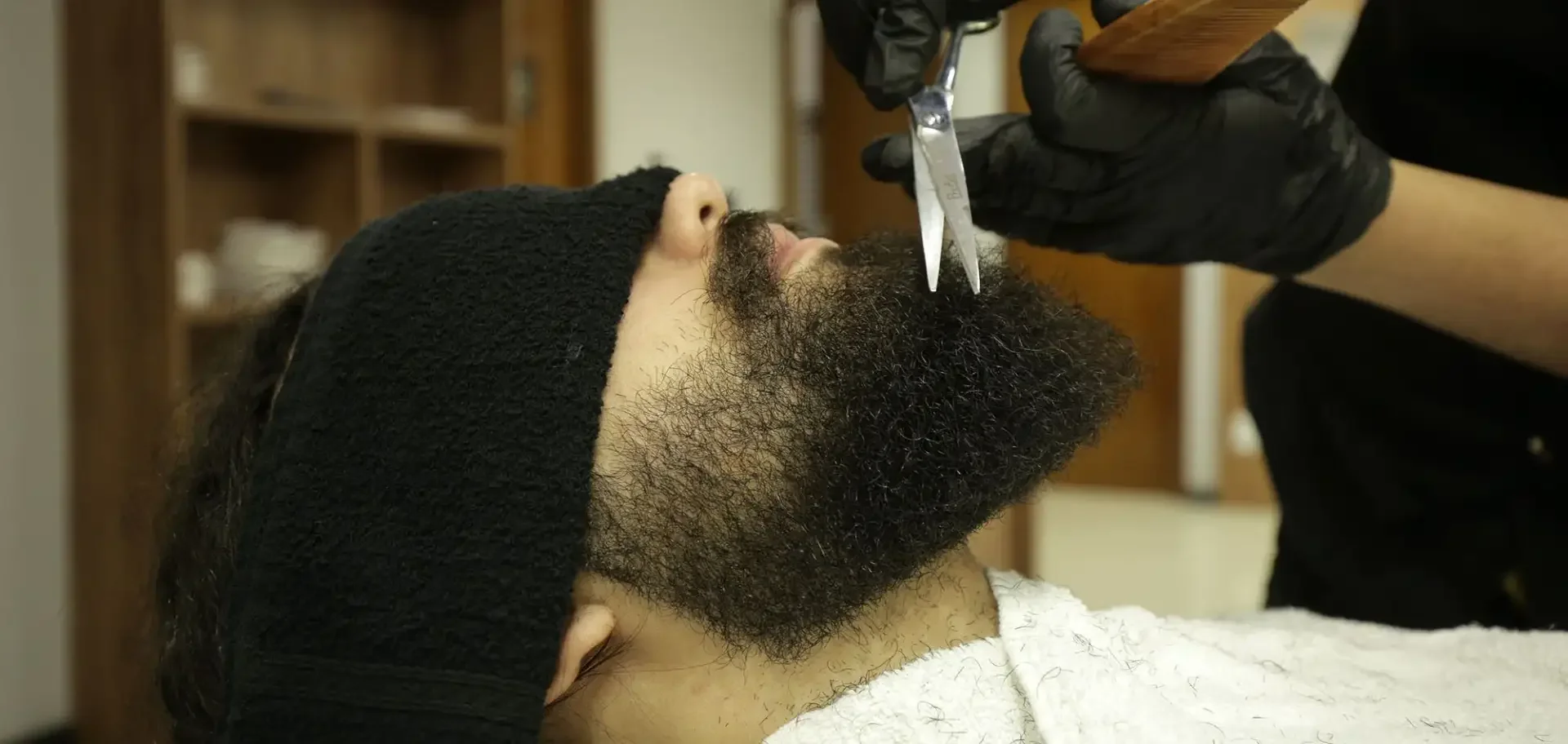 Como Aparar uma Barba Grande com Bigode Handlebar