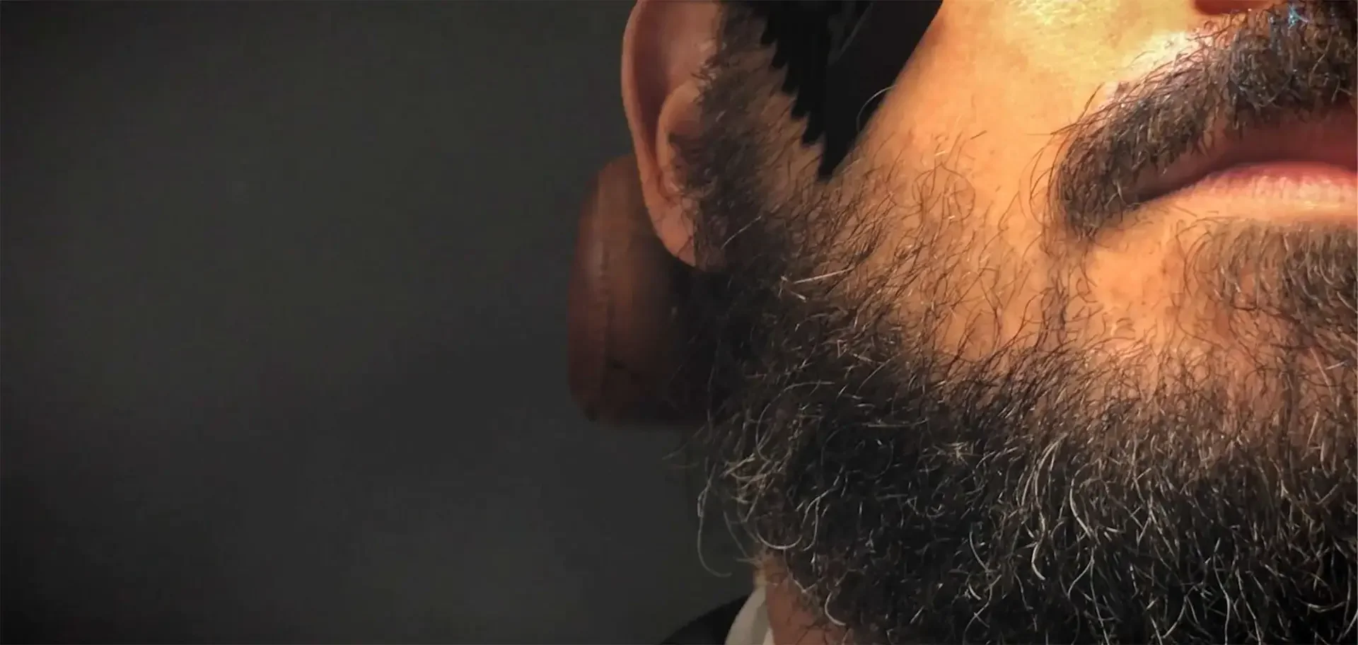 O Jeito Certo de Aparar uma Barba Rebelde