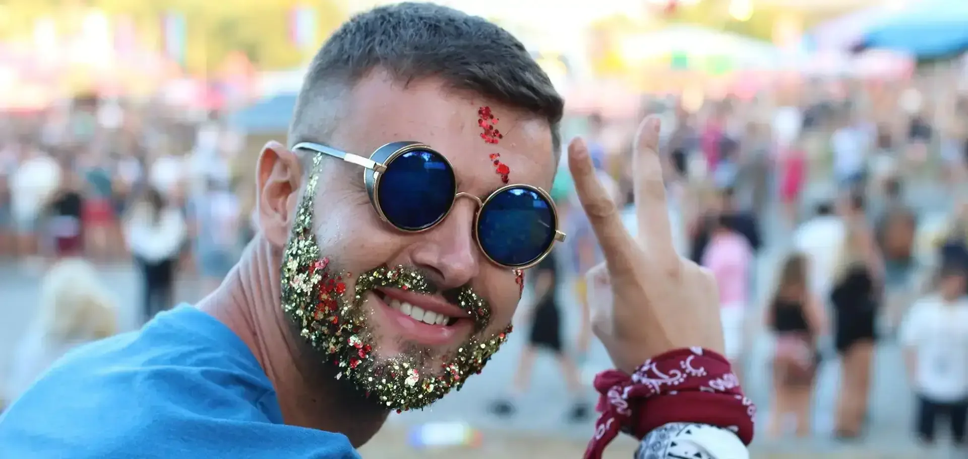 Barba de Glitter no Carnaval: Como Aplicar e Tirar