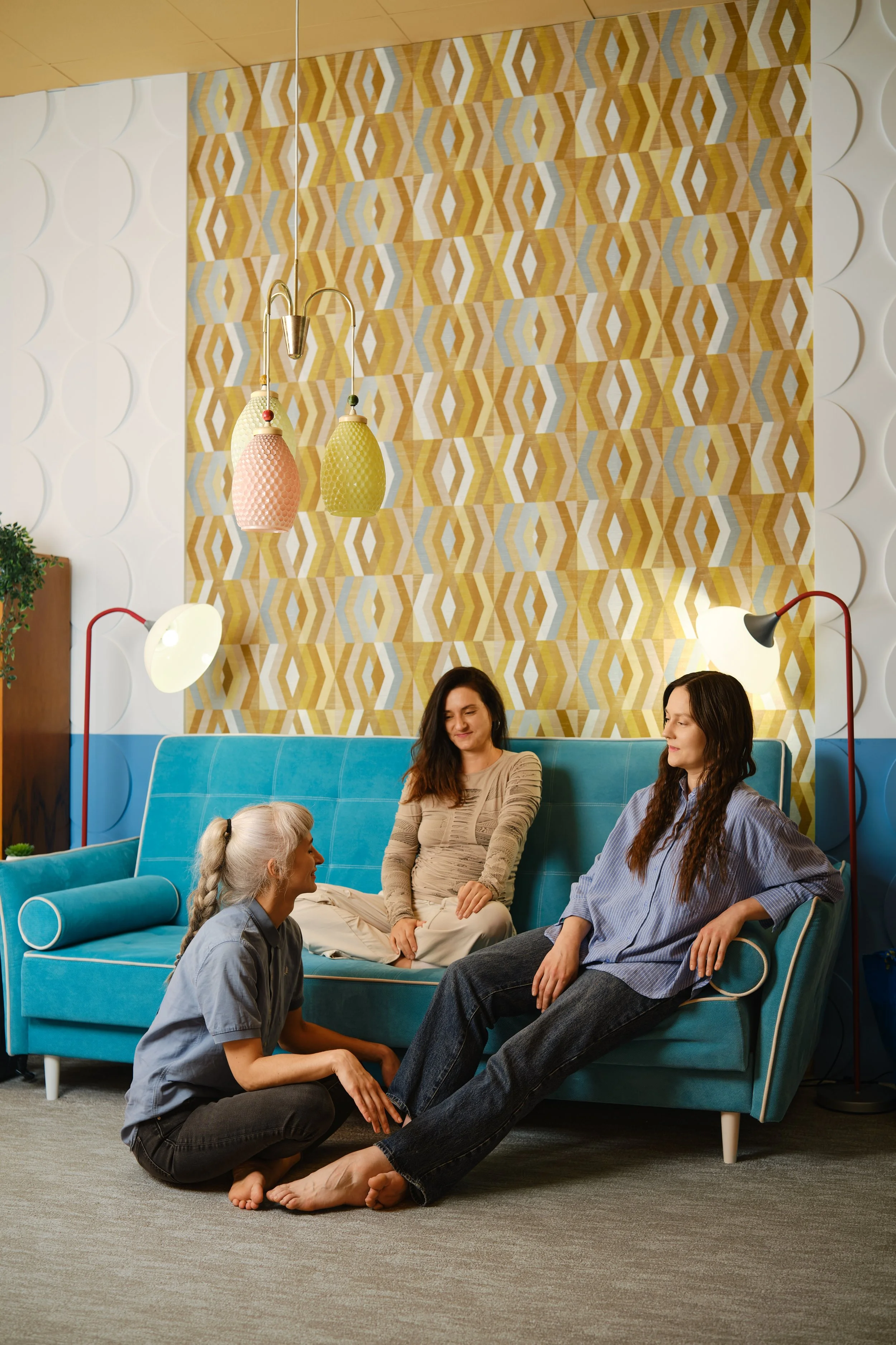 three-women-relaxing-and-conversing-in-a-retro-liv-2026-06-04-01-38-54-utc.jpg