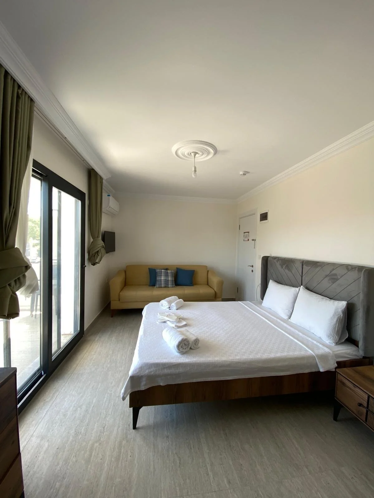 quadruple room 6.JPG