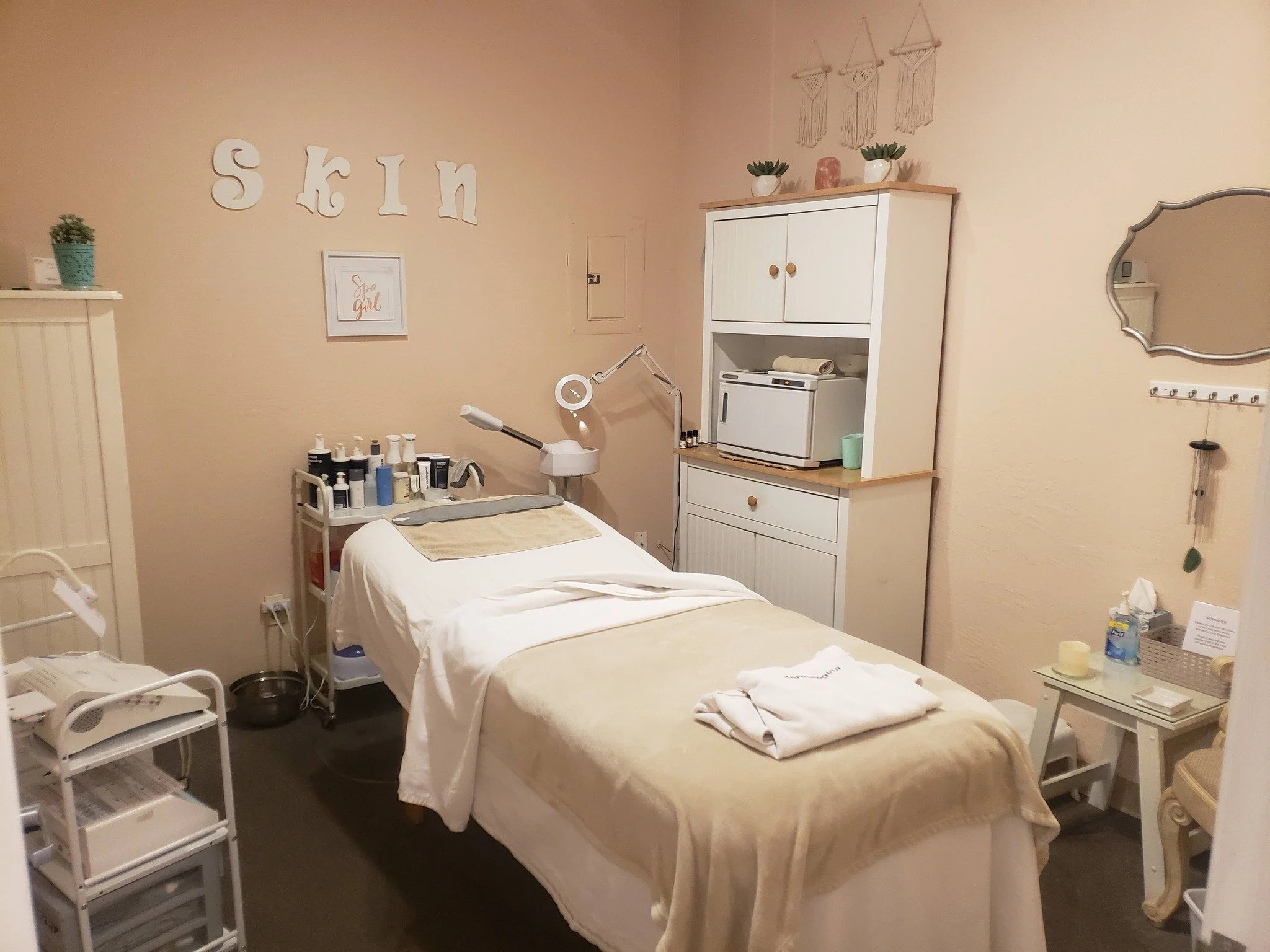 One on one, private skin studio in Apache Junction, AZ.