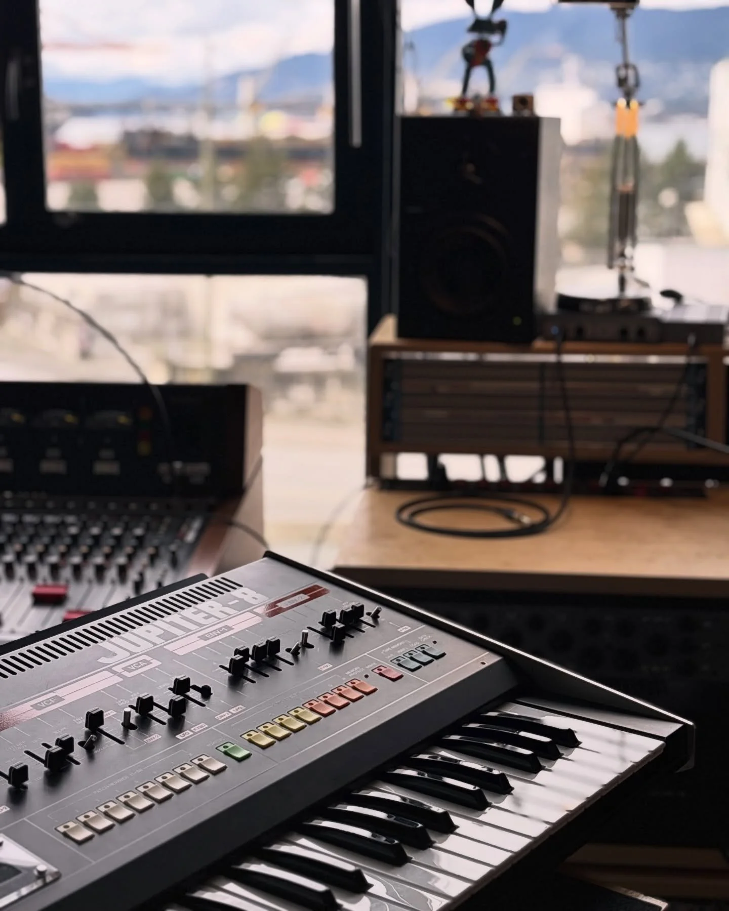 Voice 5 on this Jupiter-8 was dropping out and behaving erratically.

Traced it back to a bad 662 OTA in the filter CV path, intermittently jumping rail-to-rail and holding the filter closed or occasionally throwing it all the way open.

We keep disc