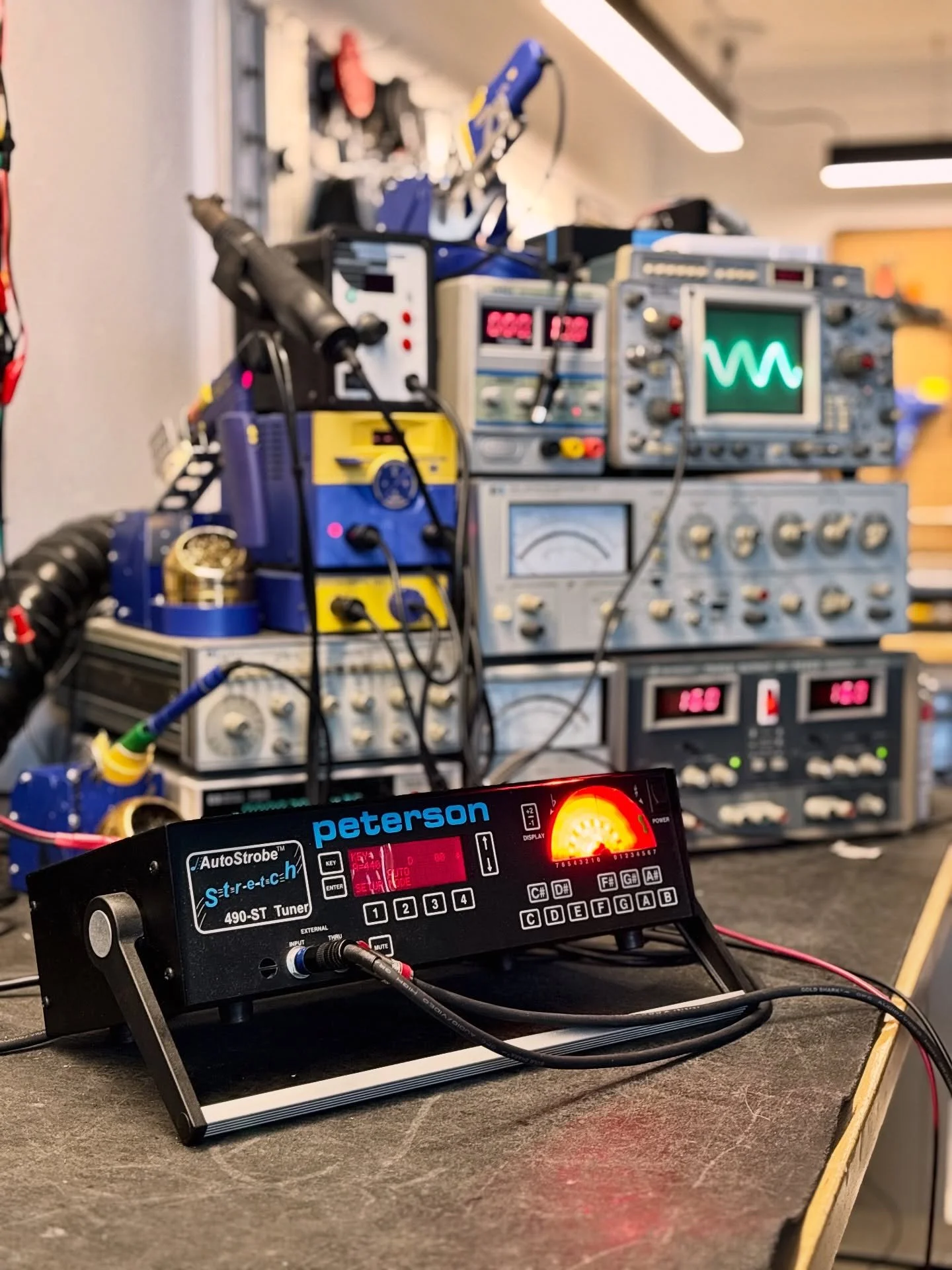 Shout out to the @petersonstrobetuners 490-ST for making tuning analog VCOs feel like a classic arcade game.  There are lots of ways to get the job done but good tools make the work a pleasure. 🕹️👾👾👾

#repairshop #synthrepair #synthtech #repairte