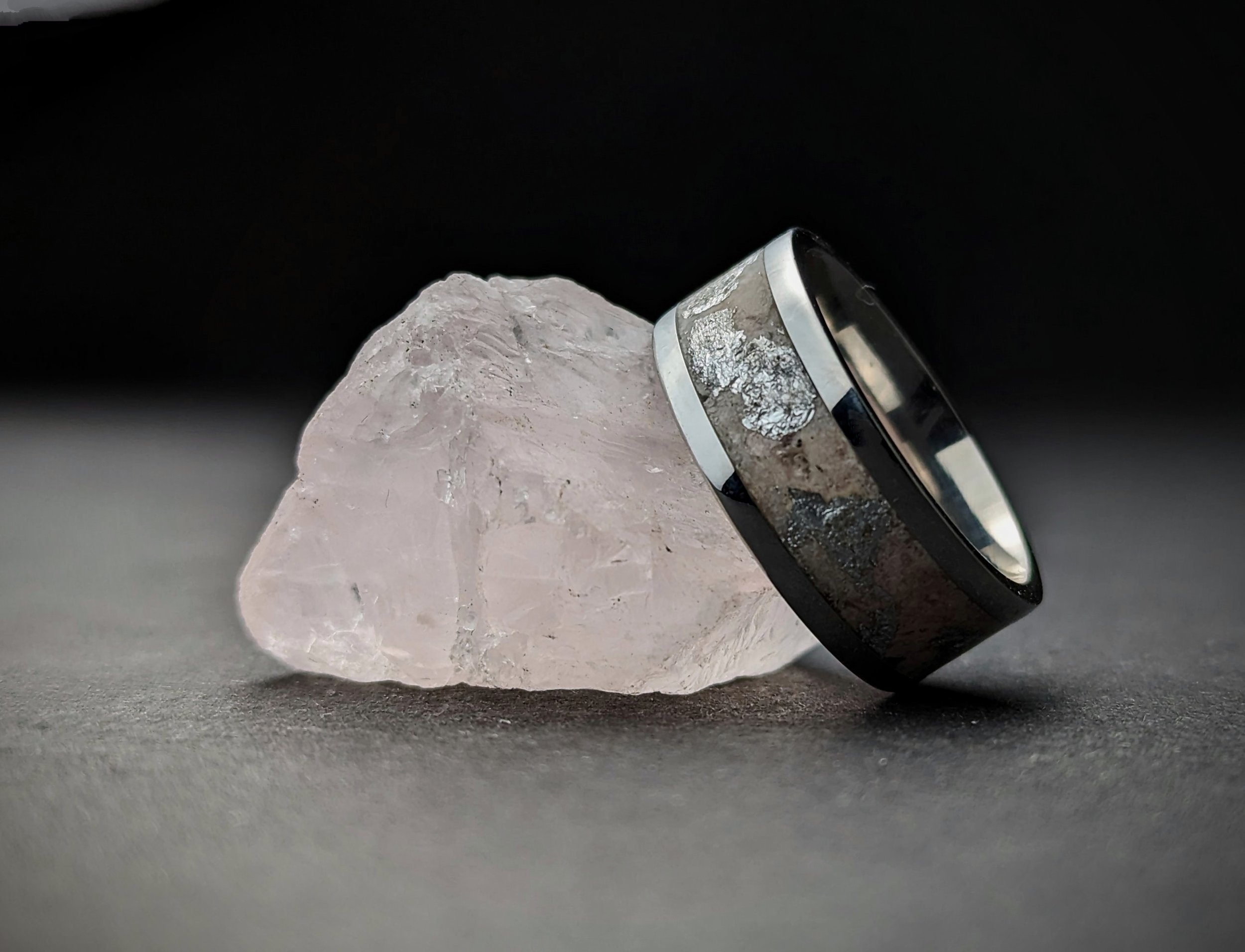 Rosenquarz und Silberfolie