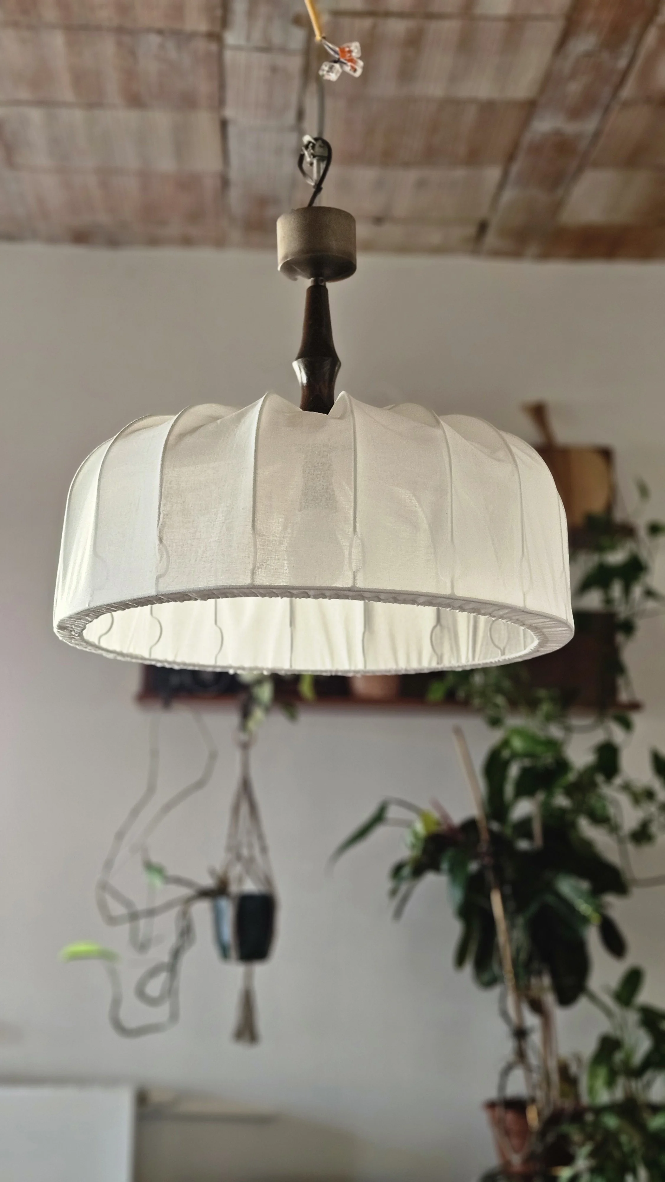 Vintage luster s textilným tienidlom