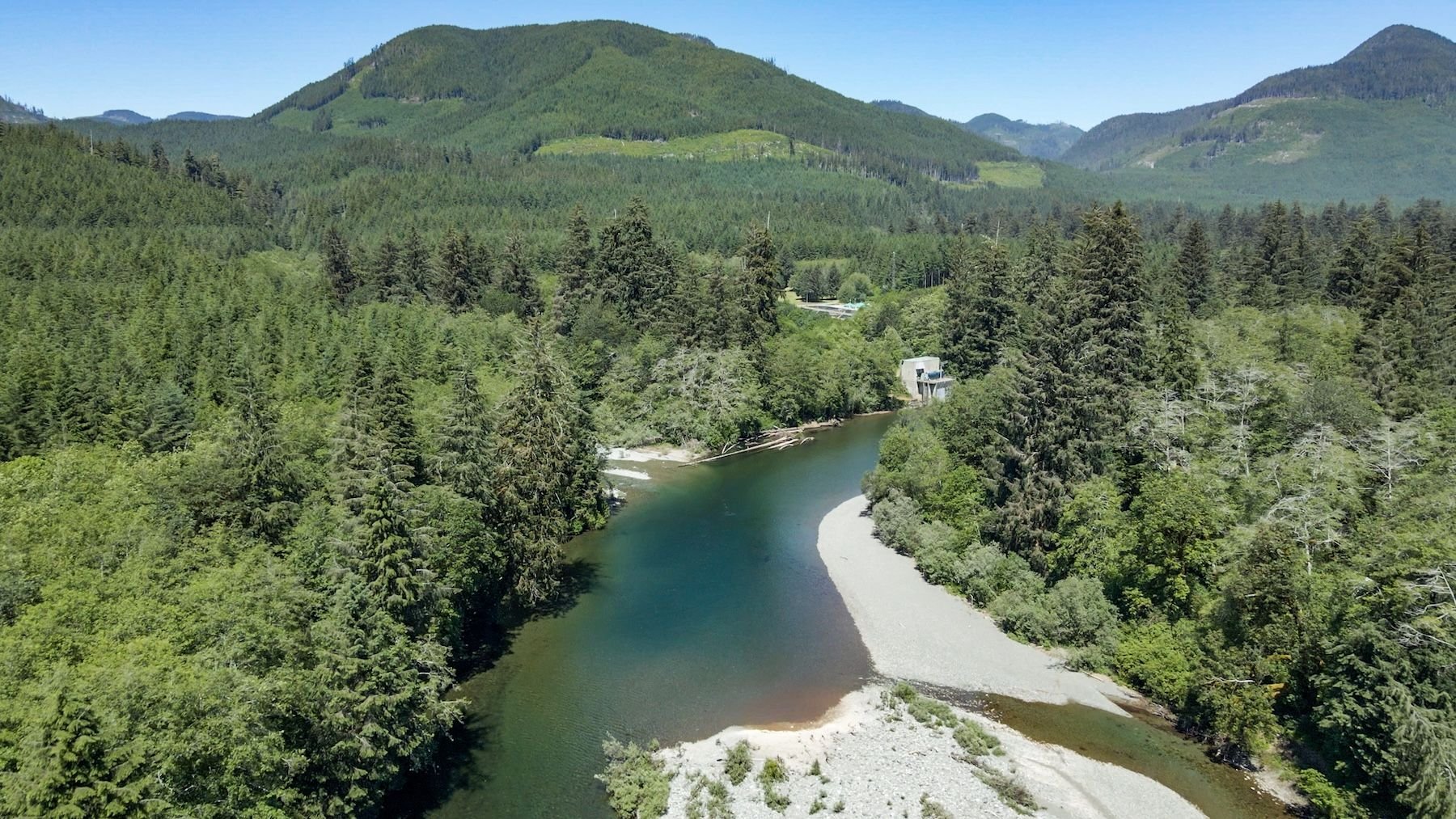 Inland Riverfront Oasis Surrounded by the Forest