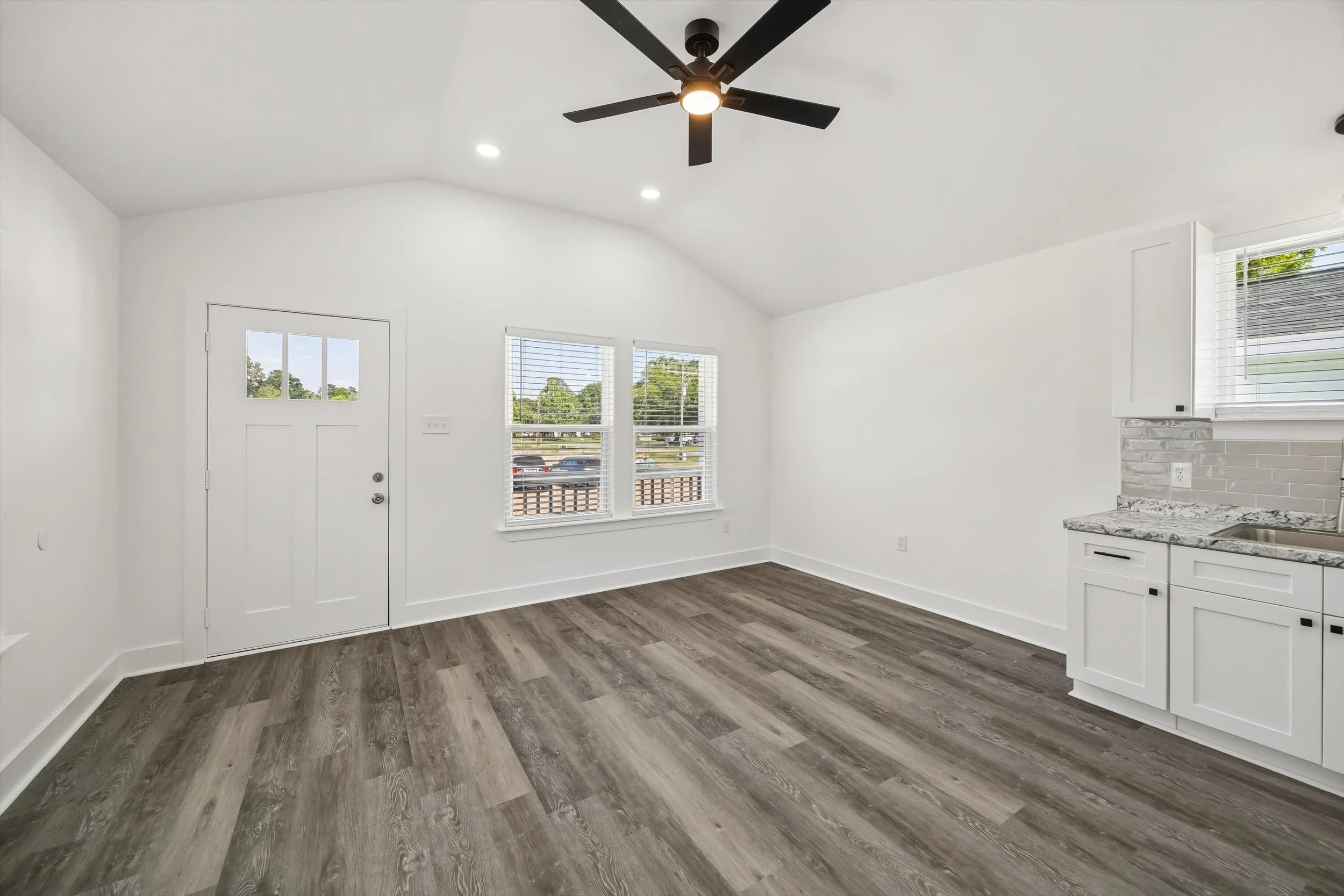 21-E Community Dr 22837 IMG 21.jpg