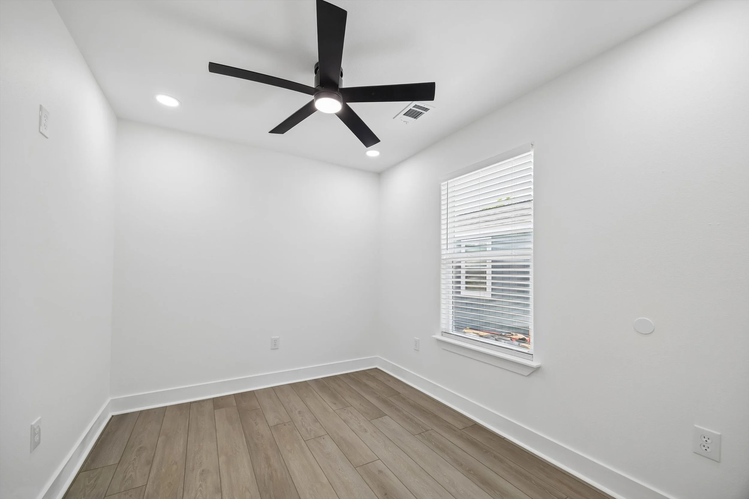 15-E Community Dr 22837 IMG 15.jpg