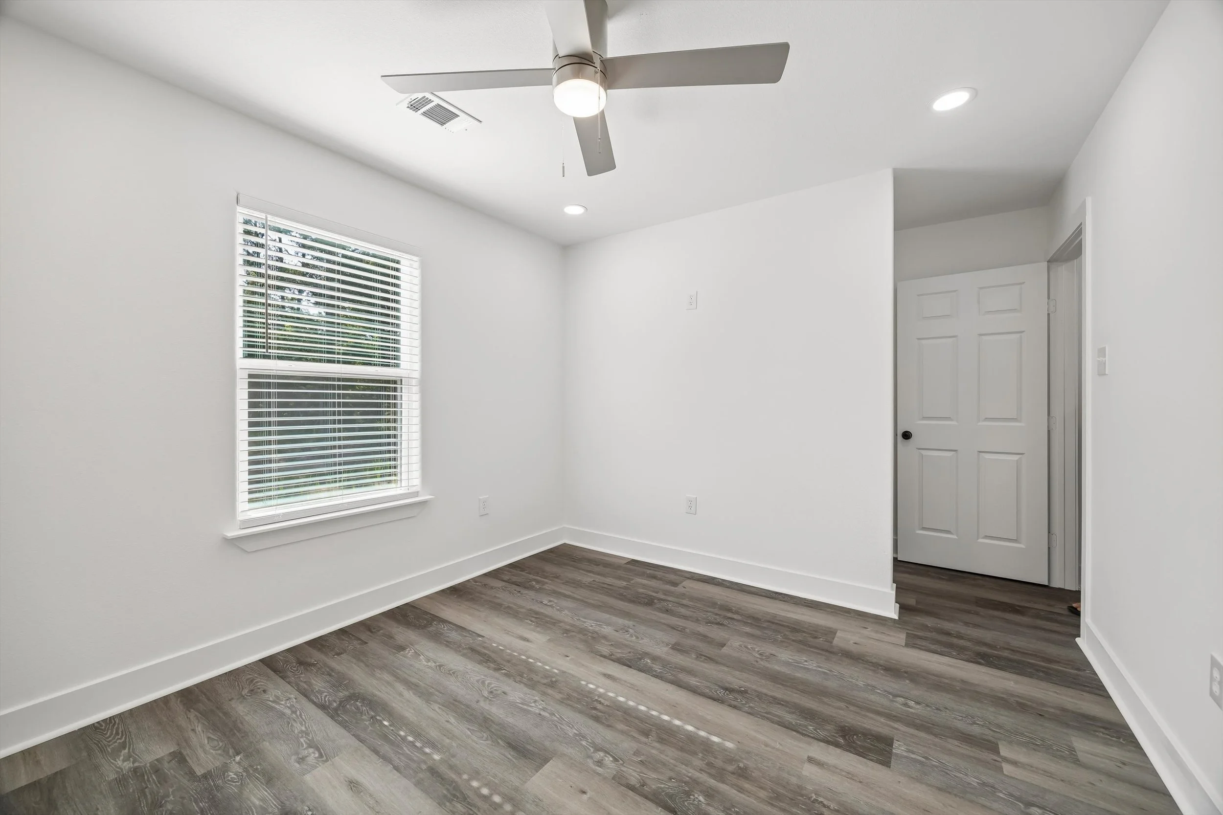 23-E Community Dr 22837 IMG 23.jpg