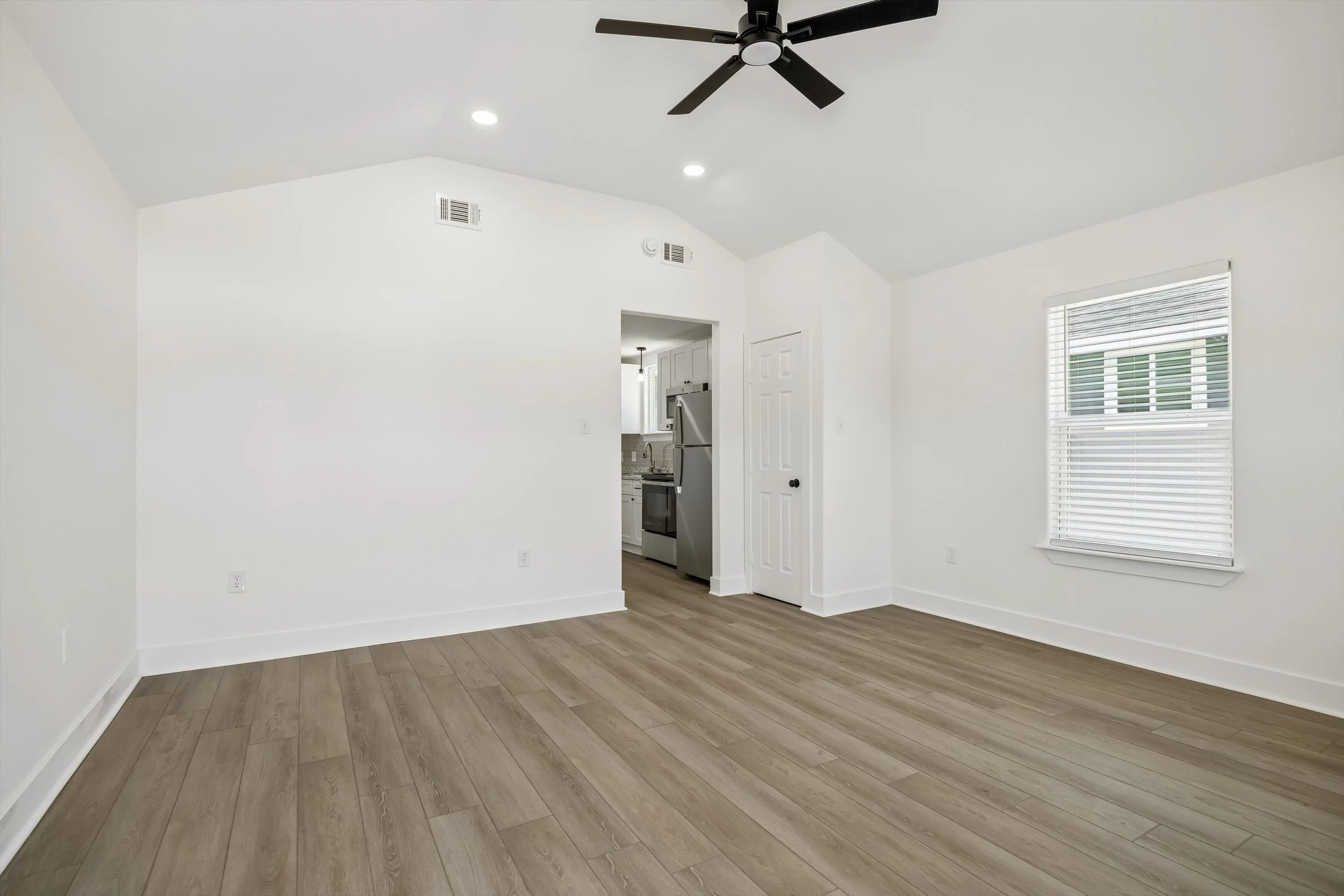 11-E Community Dr 22837 IMG 11.jpg