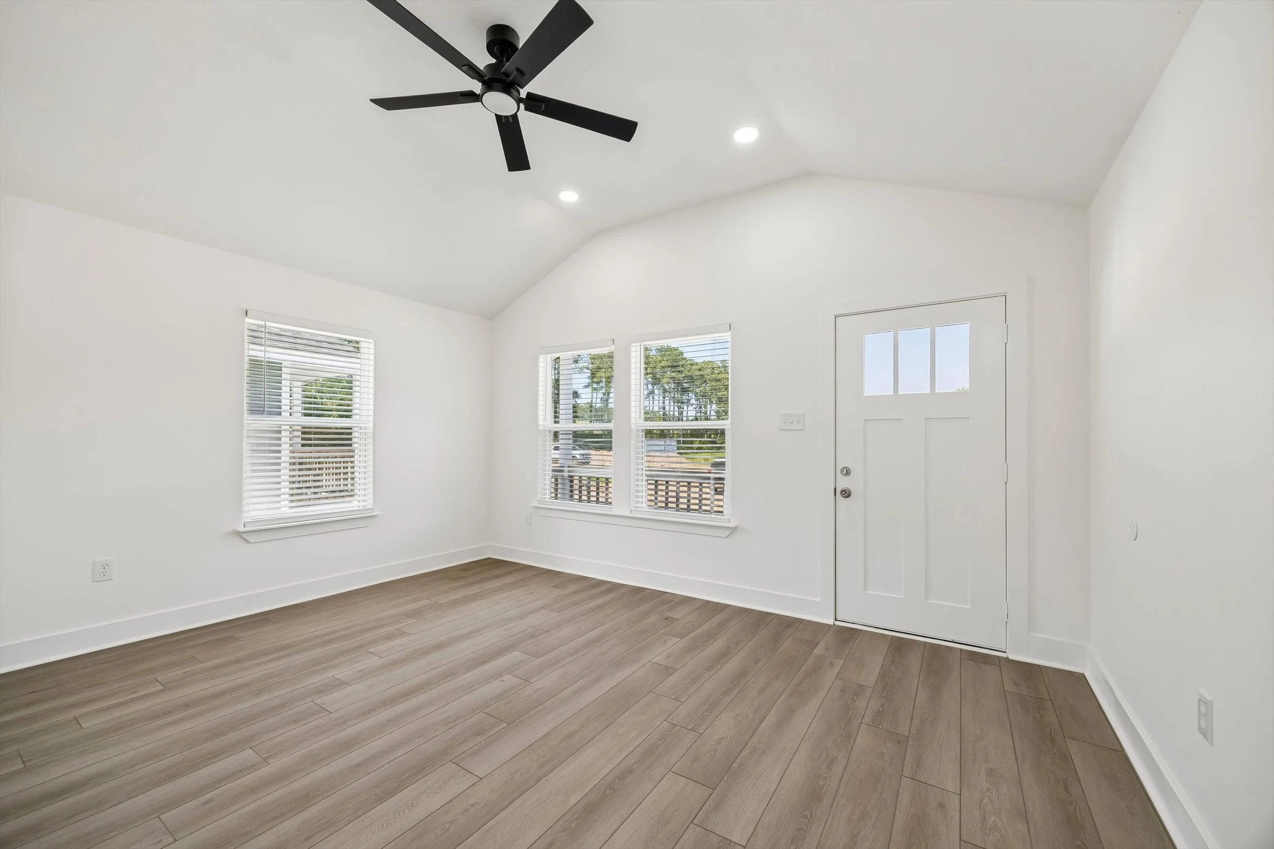 12-E Community Dr 22837 IMG 12.jpg