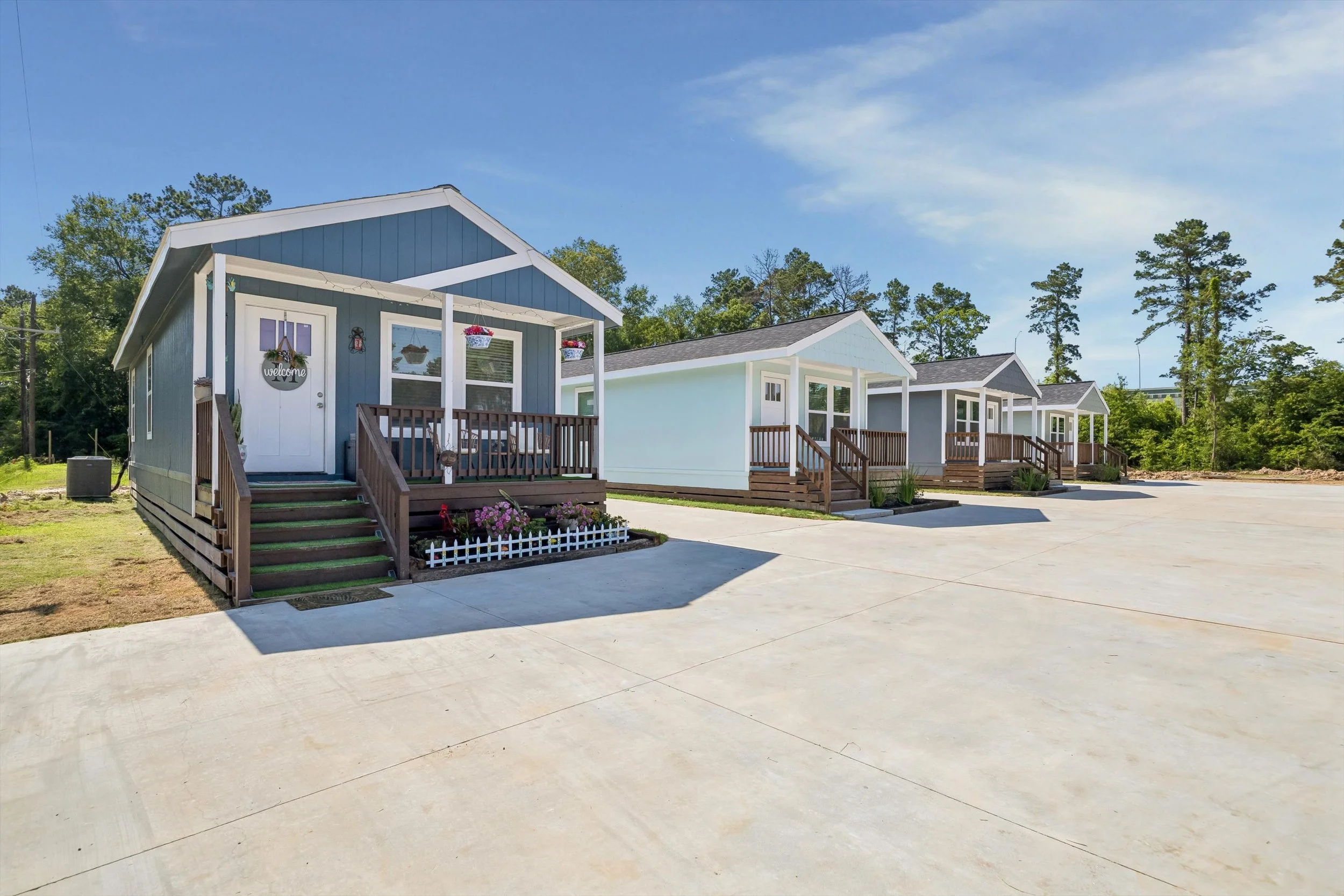 01-E Community Dr 22837 IMG 01.jpg