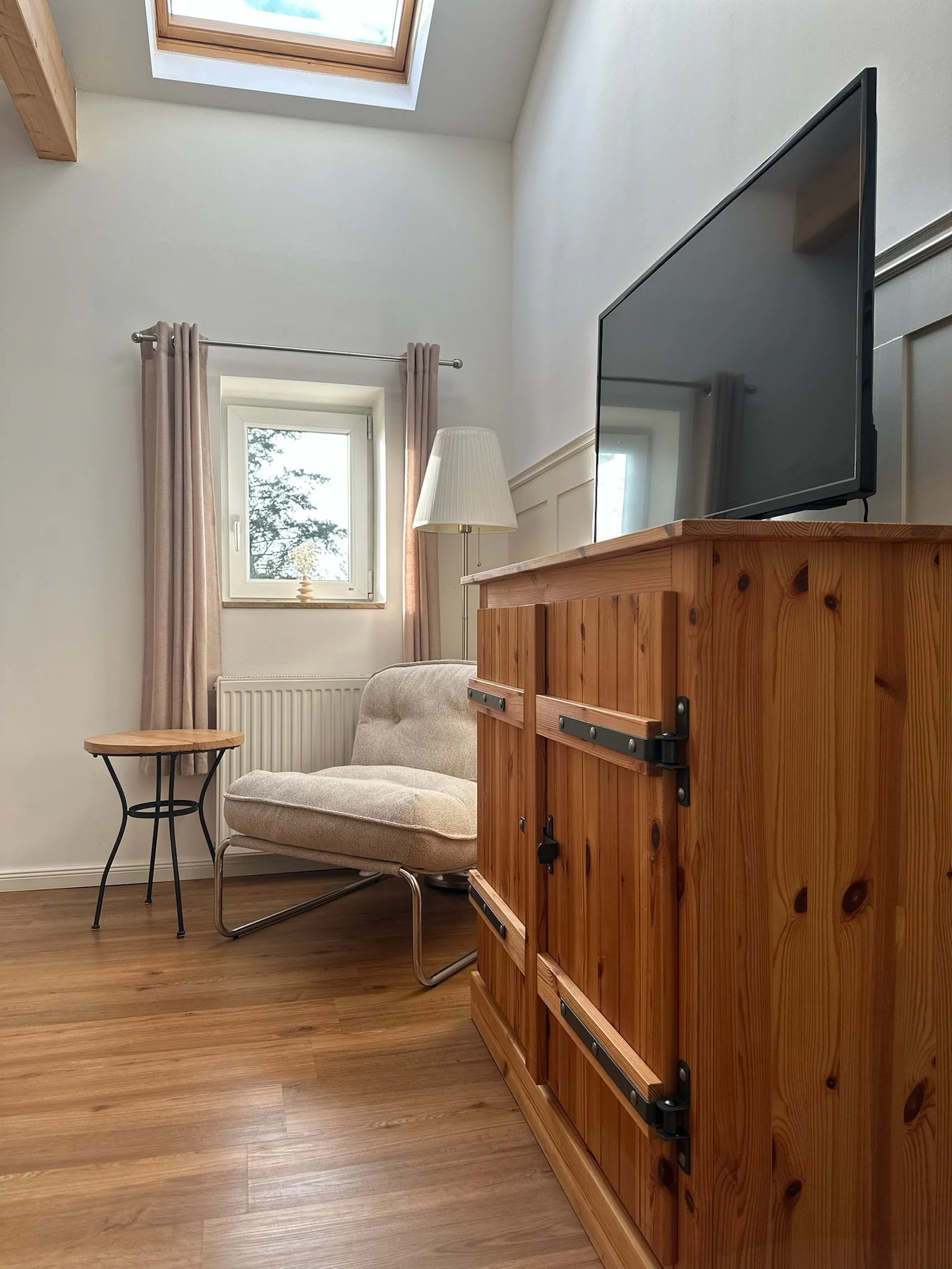 Sitzecke mit Blick auf die Wublitz – Zimmer 1