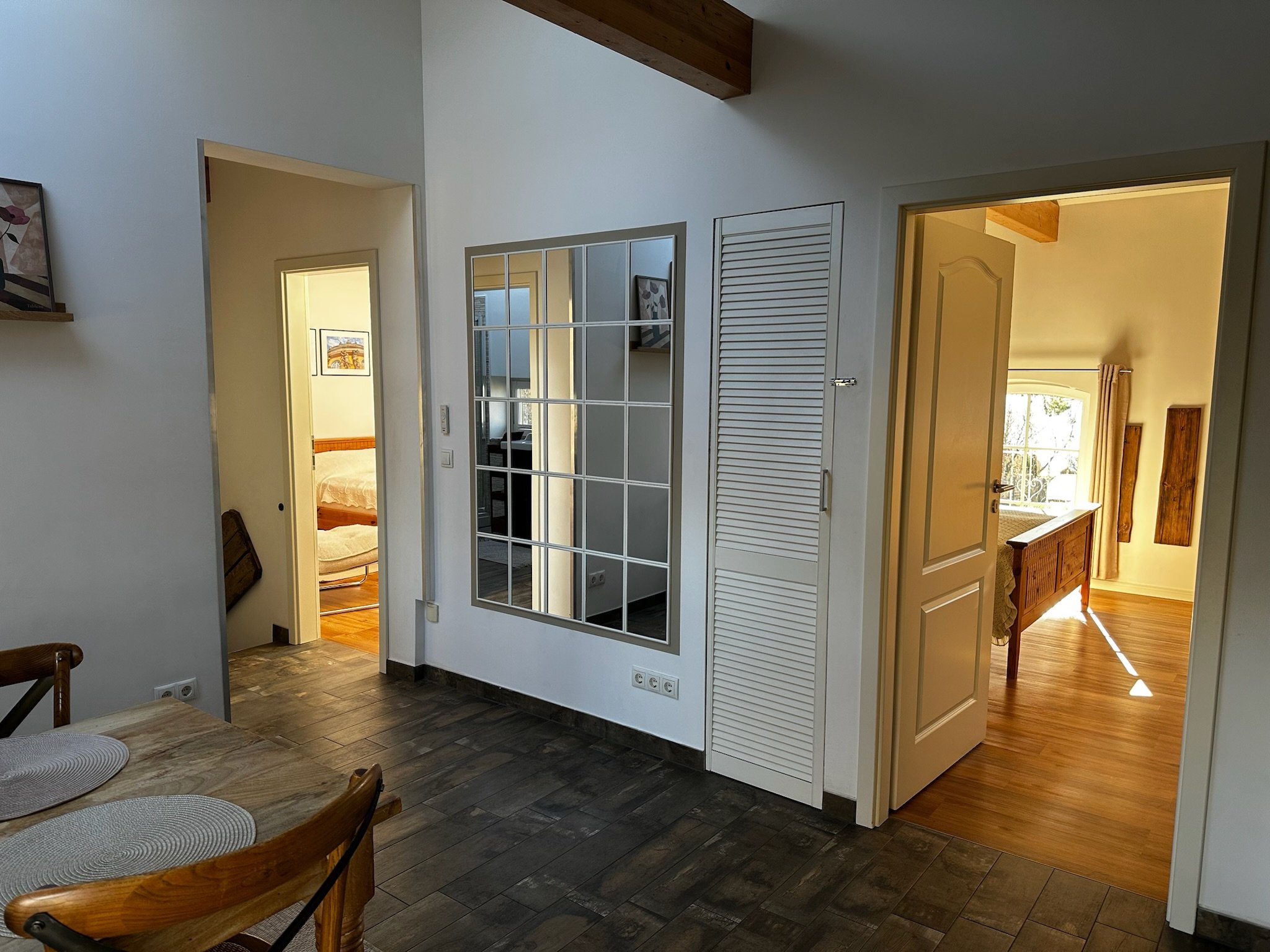 Blick von Küche in Zimmer 1 und 2