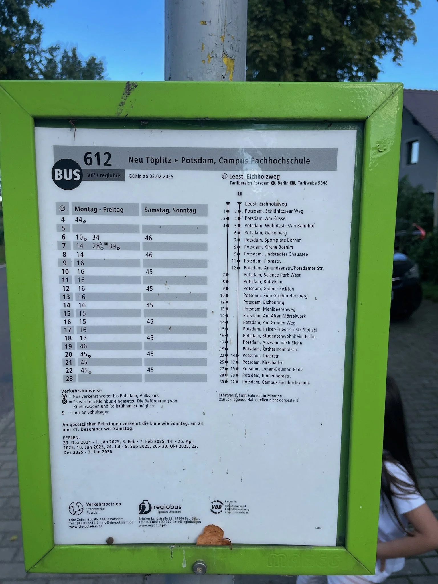 Bushaltestelle vor Ort – Richtung Potsdam