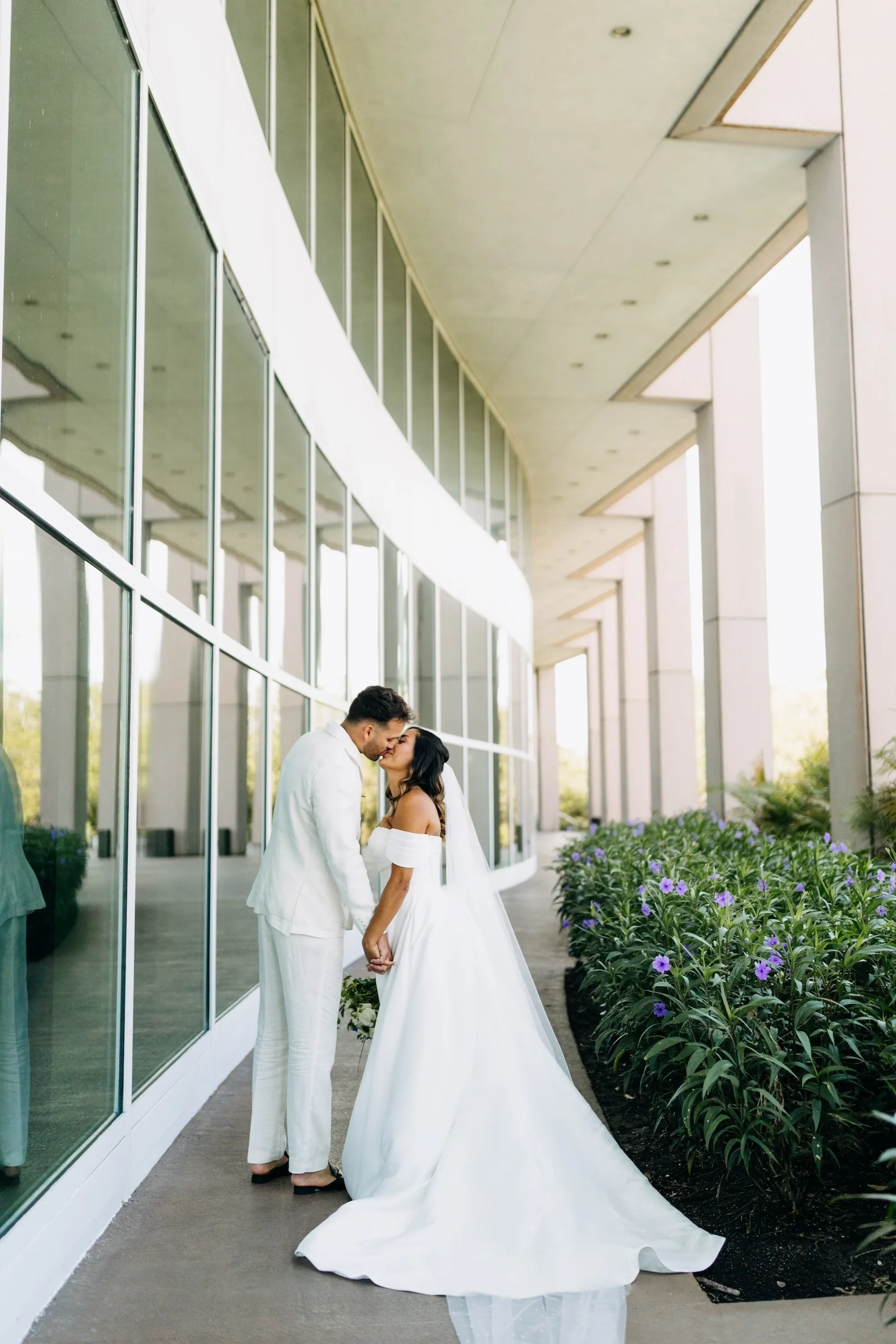 11Modern-Blue-Coastal-Wedding-Inspiration.jpg