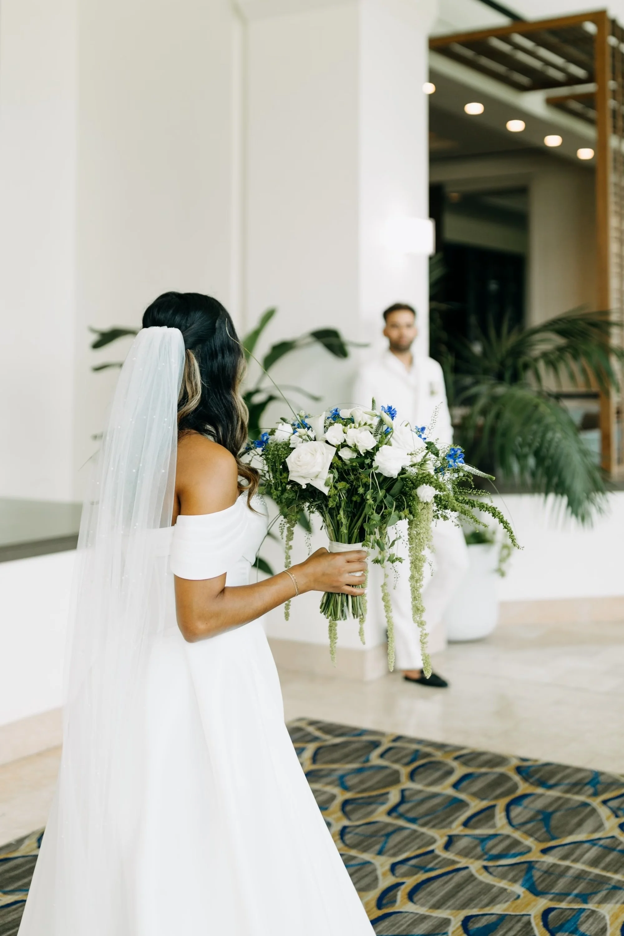 7Modern-Blue-Coastal-Wedding-Inspiration.jpg