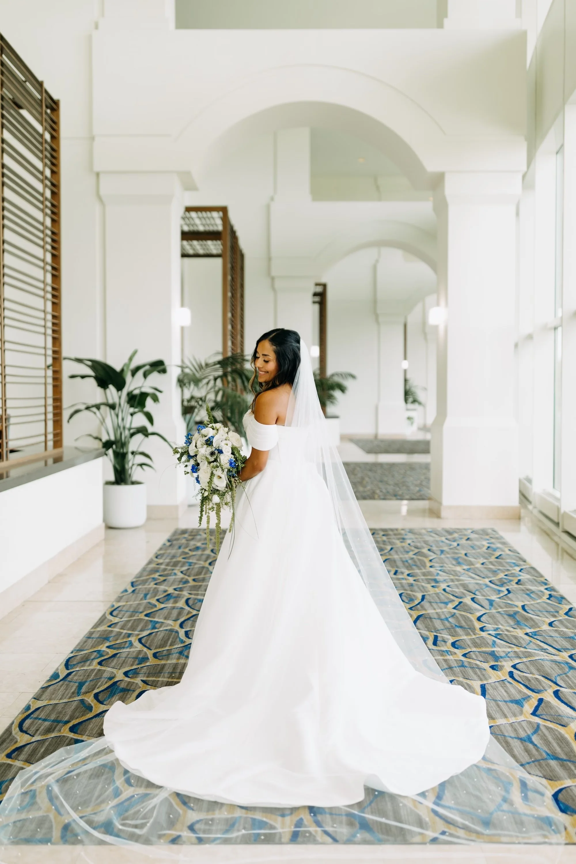6Modern-Blue-Coastal-Wedding-Inspiration.jpg