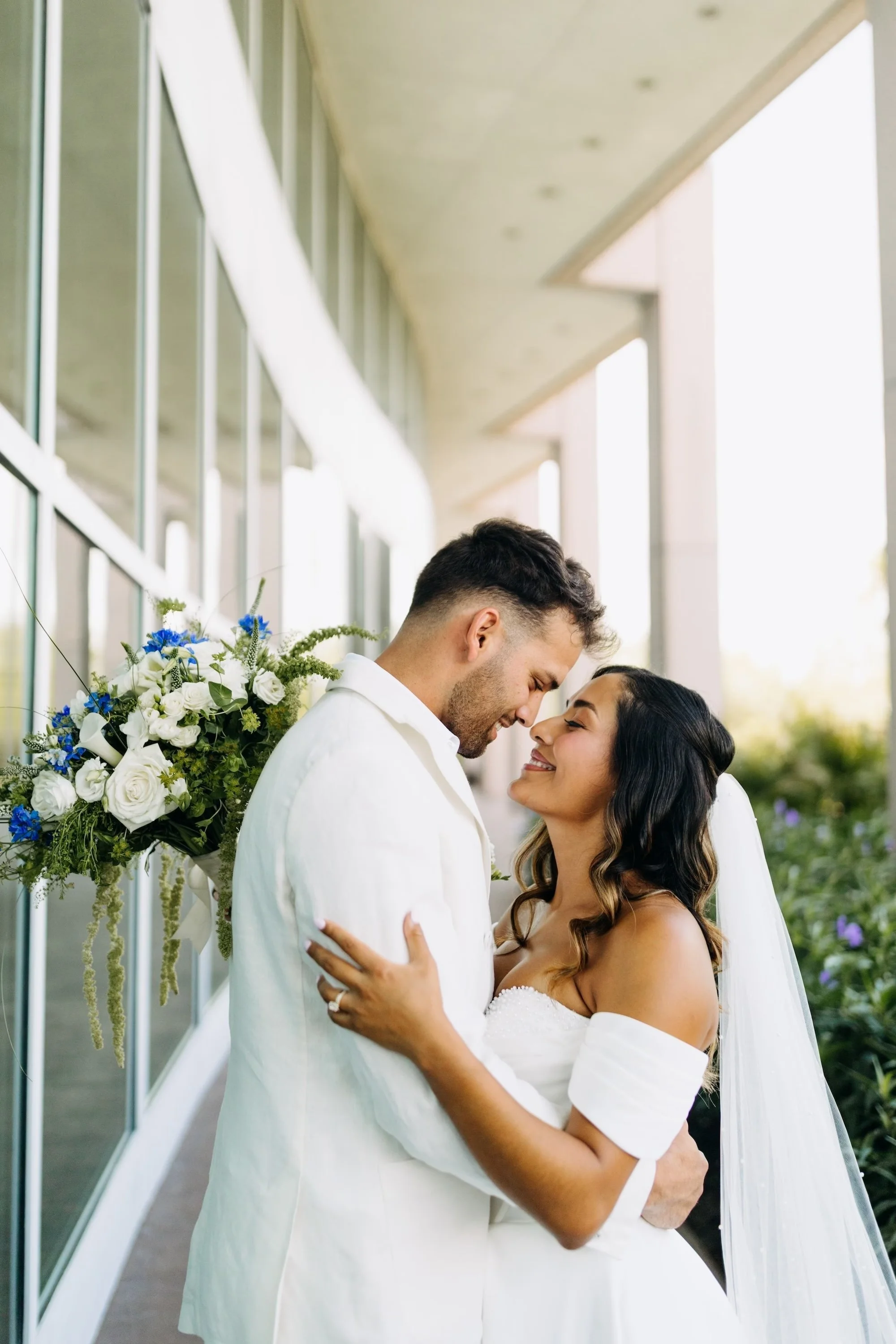 12Modern-Blue-Coastal-Wedding-Inspiration.jpg