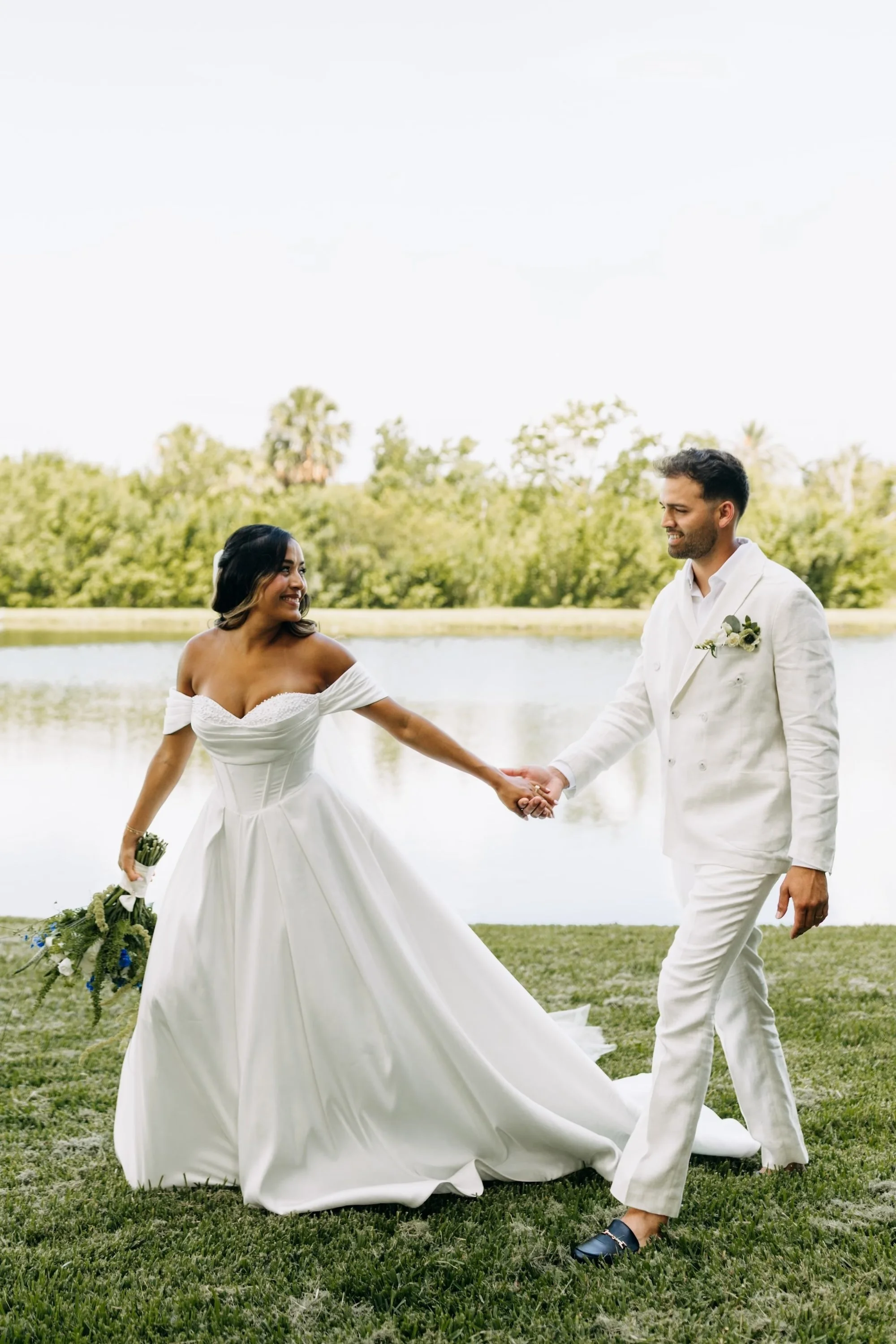 27Modern-Blue-Coastal-Wedding-Inspiration.jpg