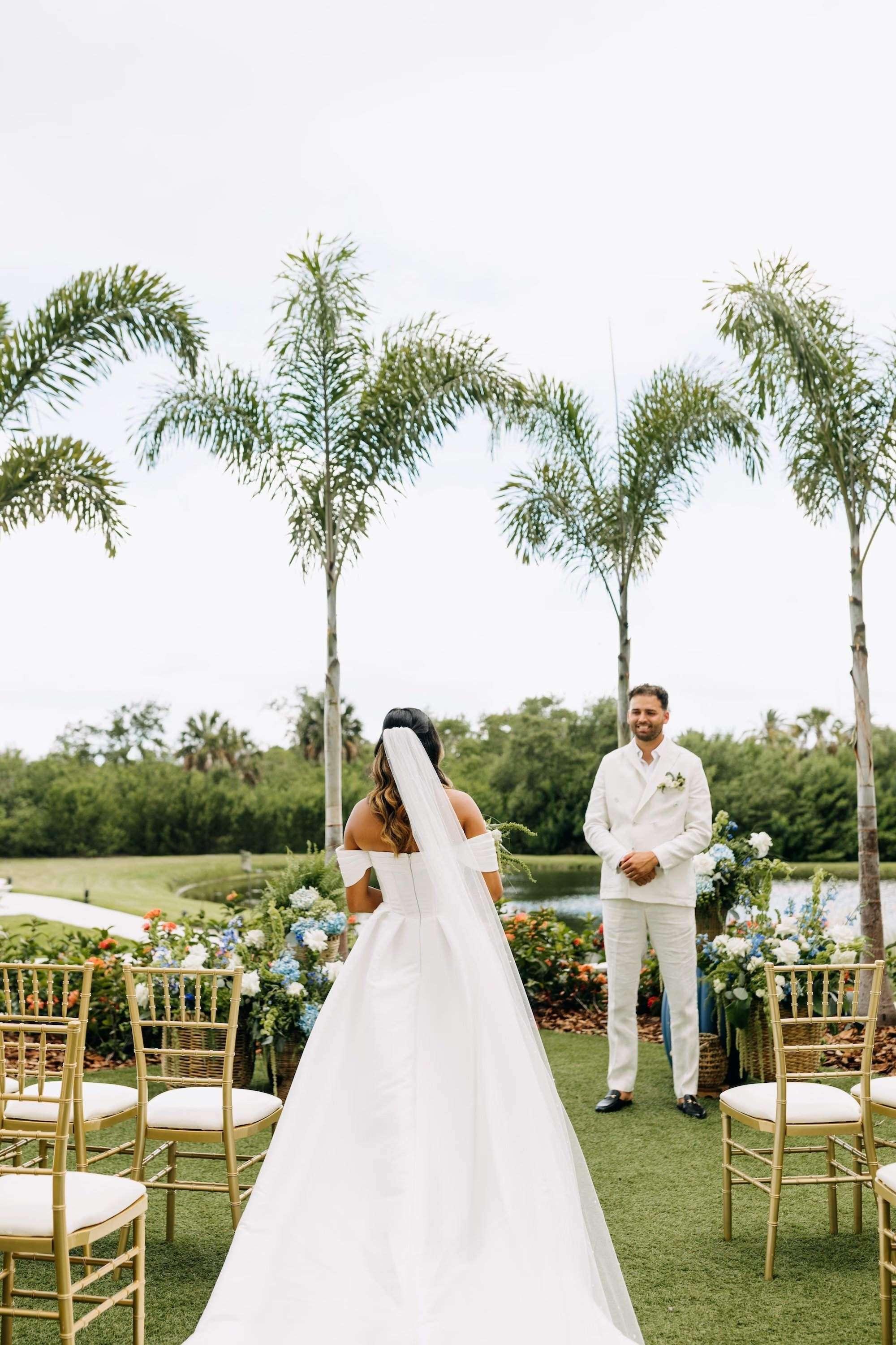 22Modern-Blue-Coastal-Wedding-Inspiration-Venue-Grand-Hyatt-Tampa-Bay.jpg