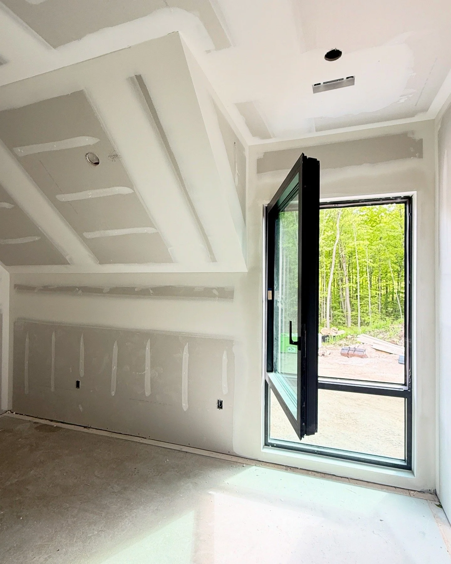 Drywall installed and finished on drywall return windows in muskoka port carling custom 