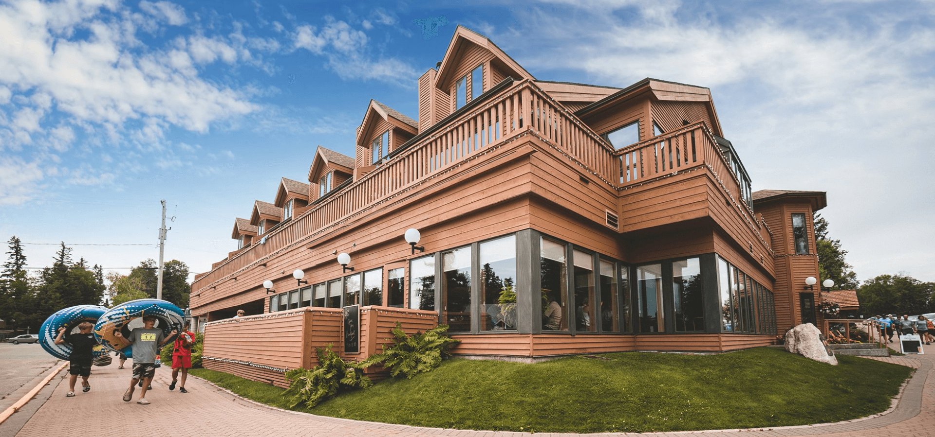 HAWOOD INN, WASKESIU TOWNSITE