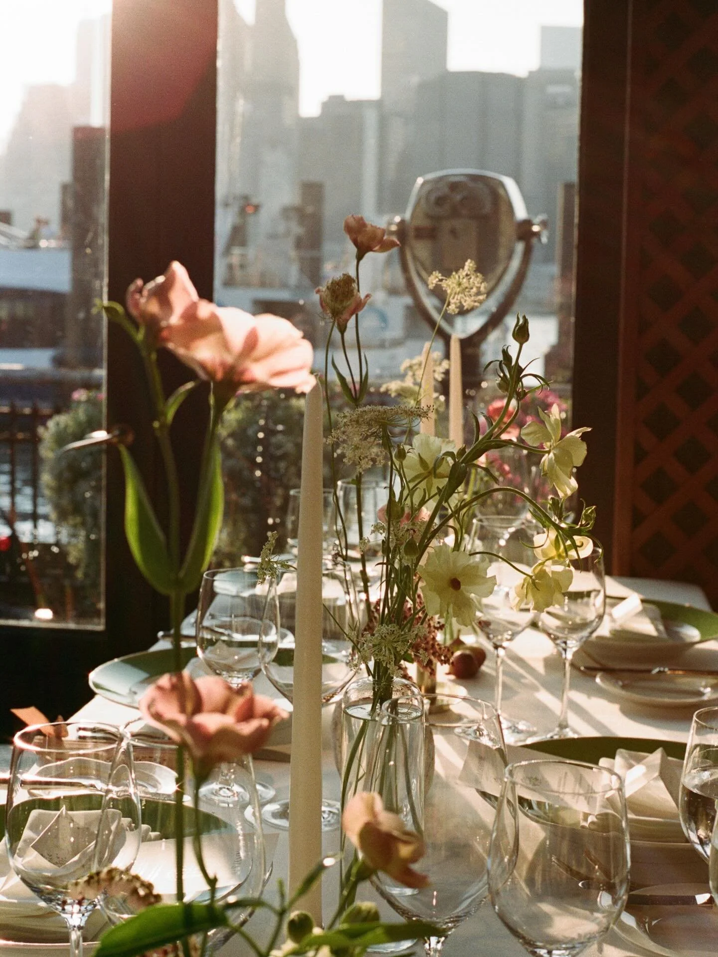 Soft and gentle light from X and C beautiful wedding last summer @therivercafe 🤍

Photographer: @atmnjrdn