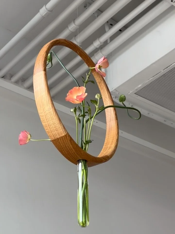 Sweet moments from Q1 🤍 

1. Dancing stems in the gorgeous @kokili_projects 🤍hanging vase. 
2. Flowering a dream cake by @mamano.aji 🌸
3. My little ballerina 🩰
4. The tulips that grew from concrete. 🌷
5. Rainy day inspiration @noguchimuseum ⚪️
6