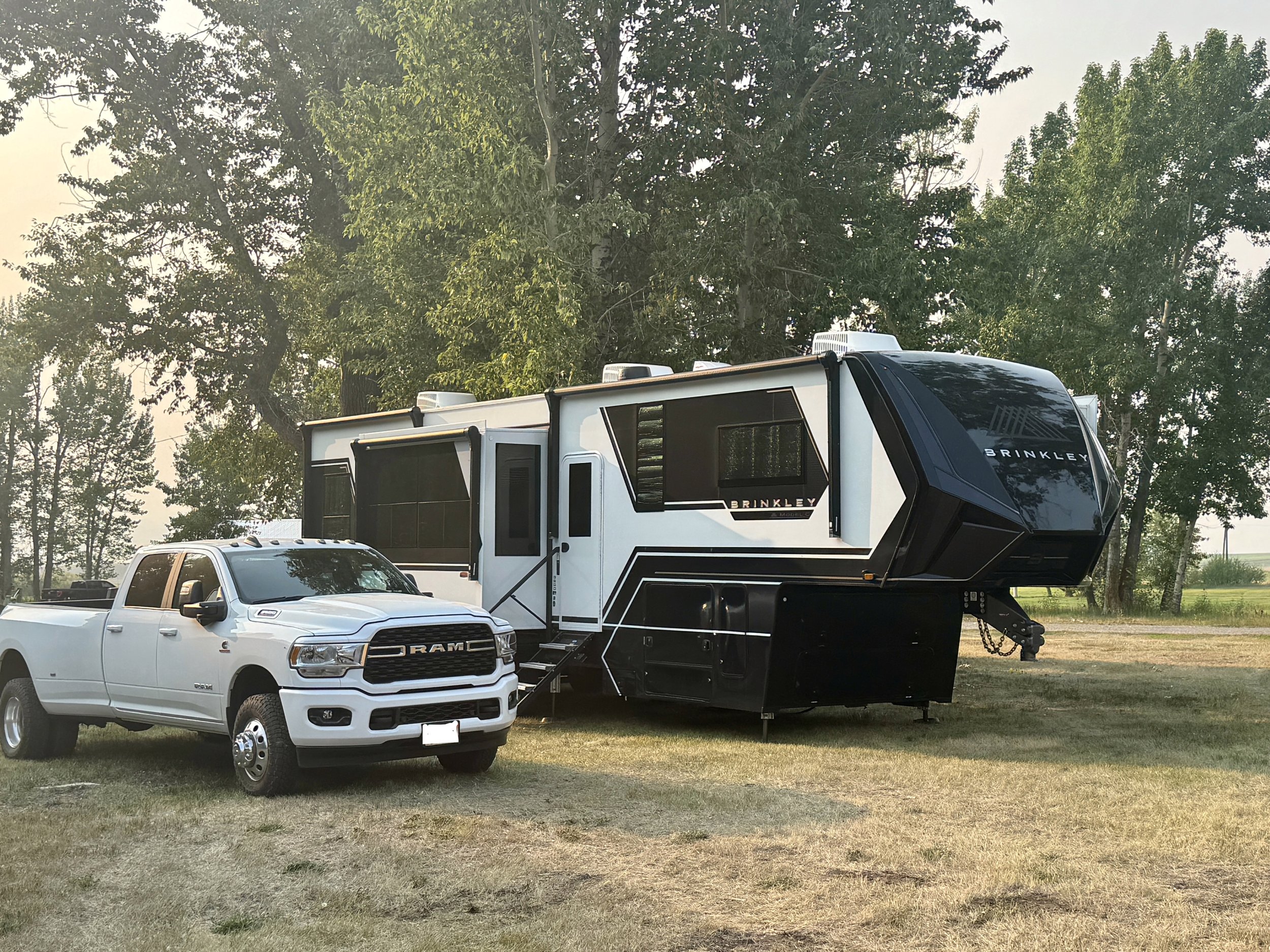 Fifth wheel RV